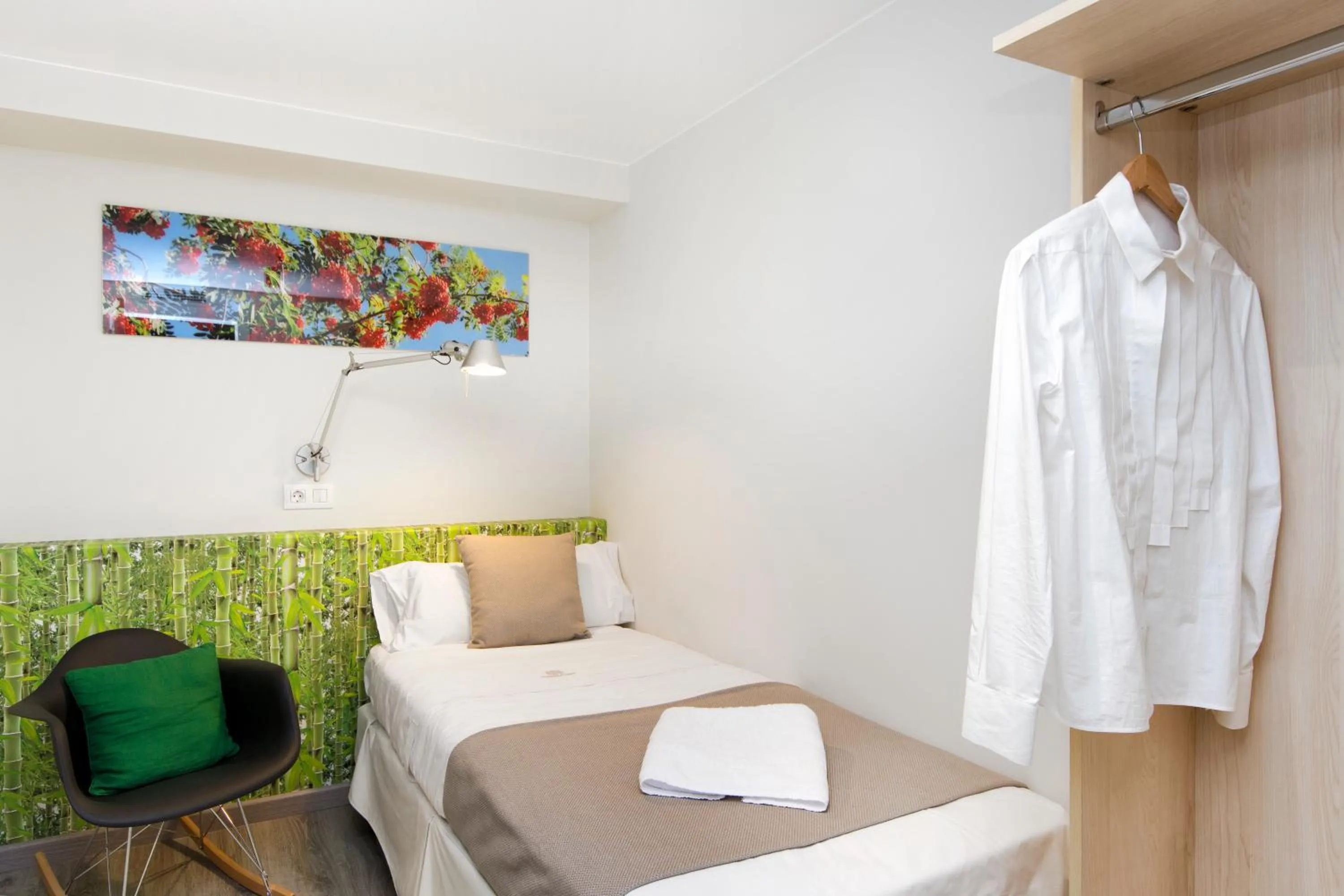 Bedroom in Eixample Building Apartments by Mercedes Heritage