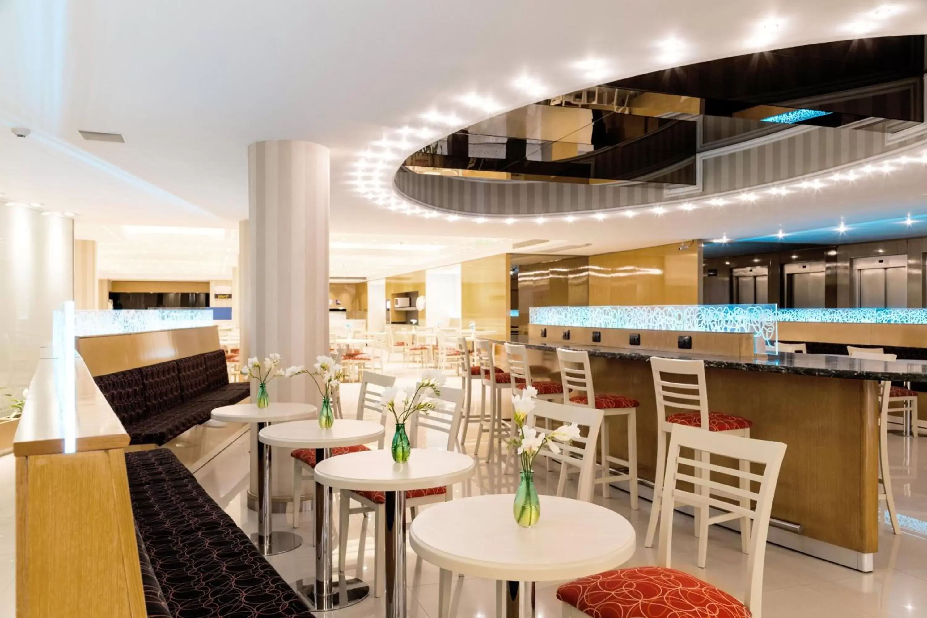 Property building, Restaurant/Places to Eat in Holiday Inn Express Rosario, an IHG Hotel