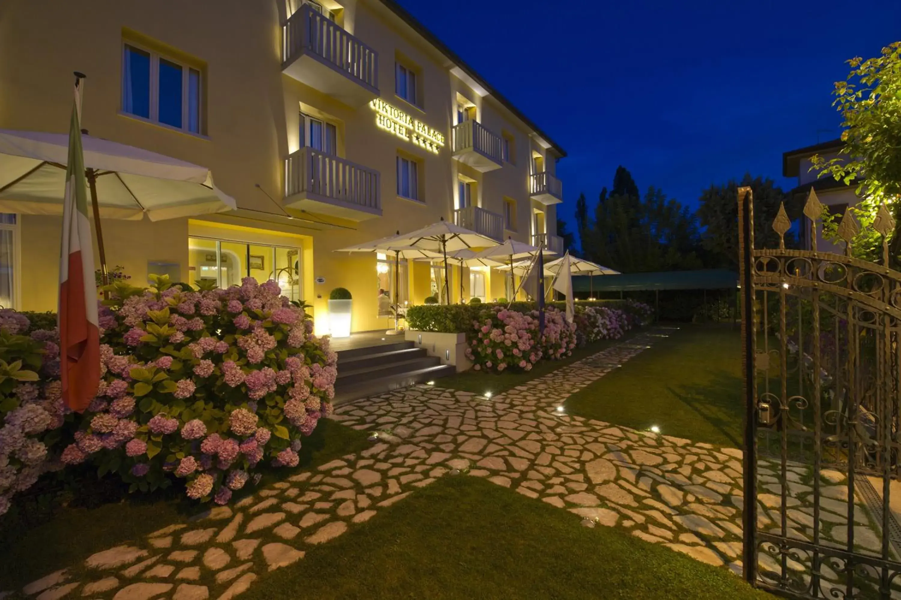 Facade/entrance, Property Building in Viktoria Palace Hotel