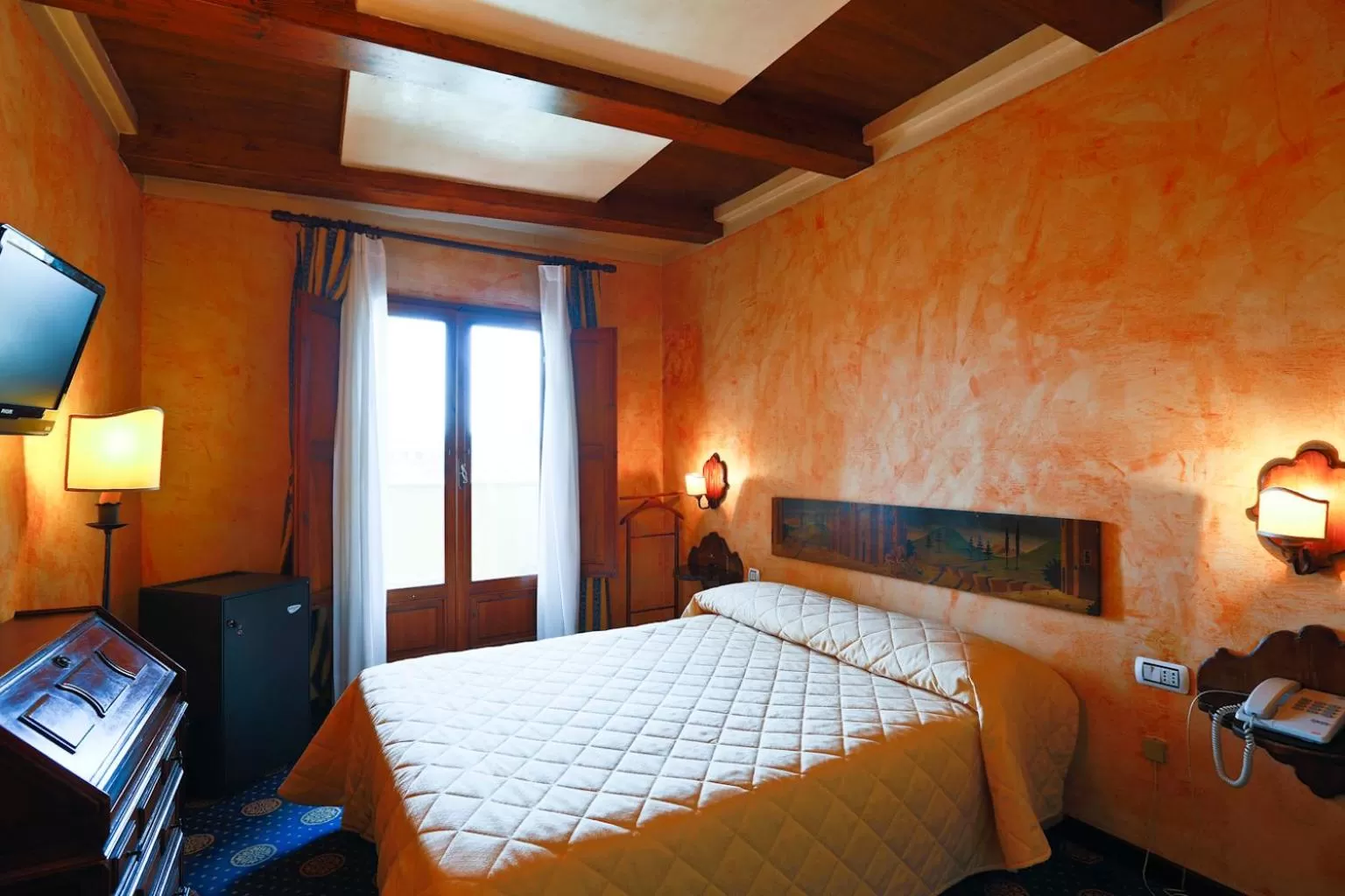 Bed in Hotel Croce Di Malta