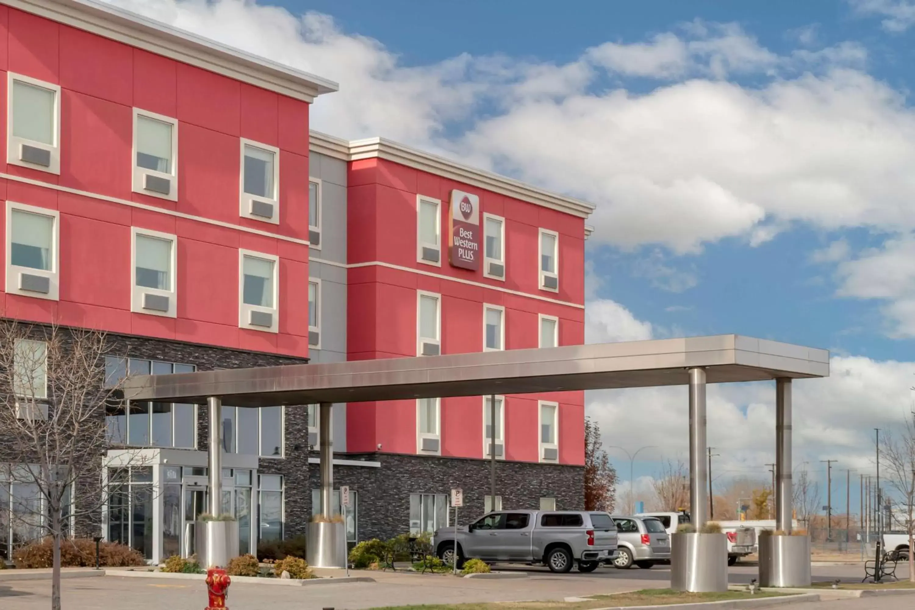 Property Building in Best Western Plus Airport Inn & Suites