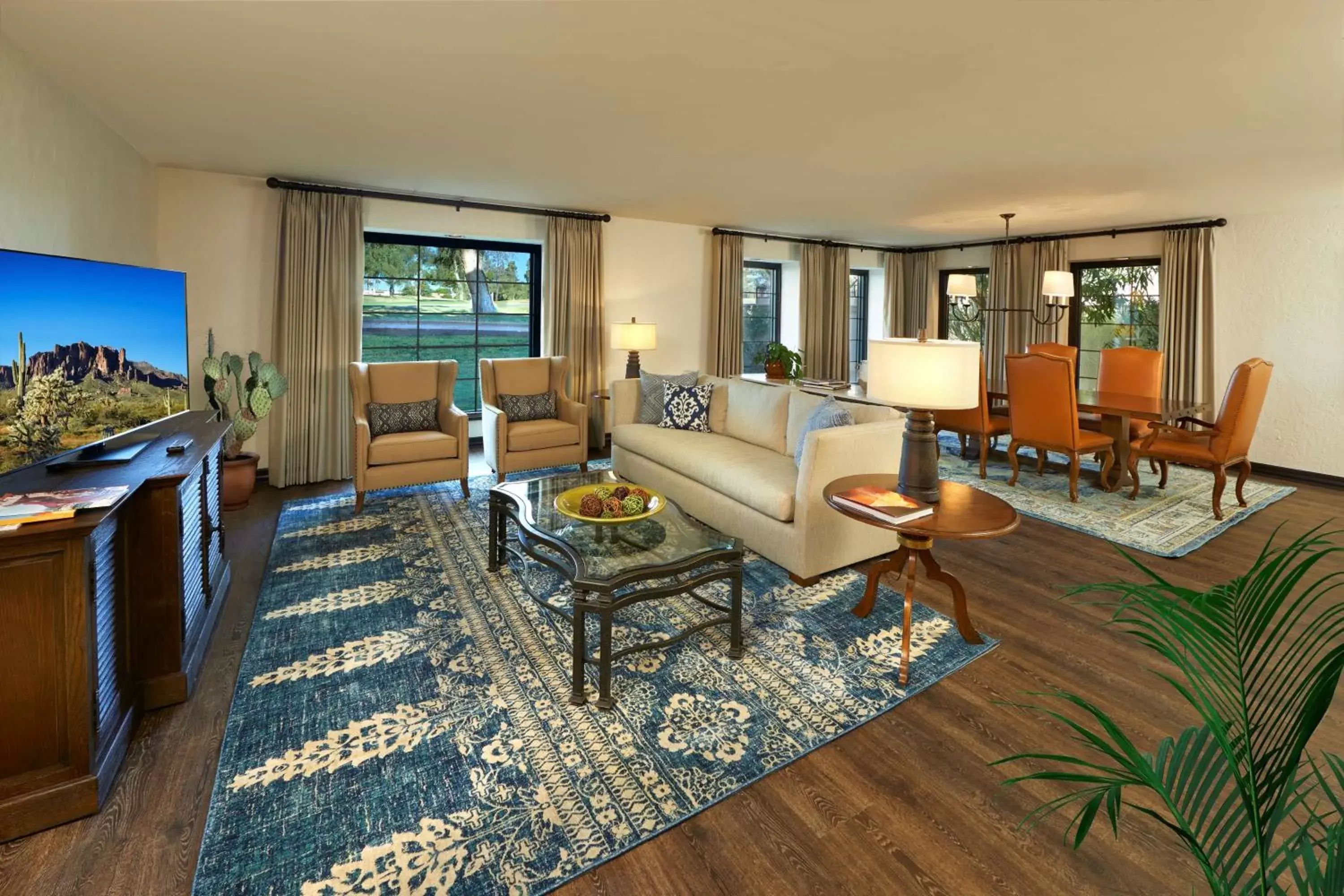 Bedroom, Seating Area in The Scottsdale Resort at McCormick Ranch