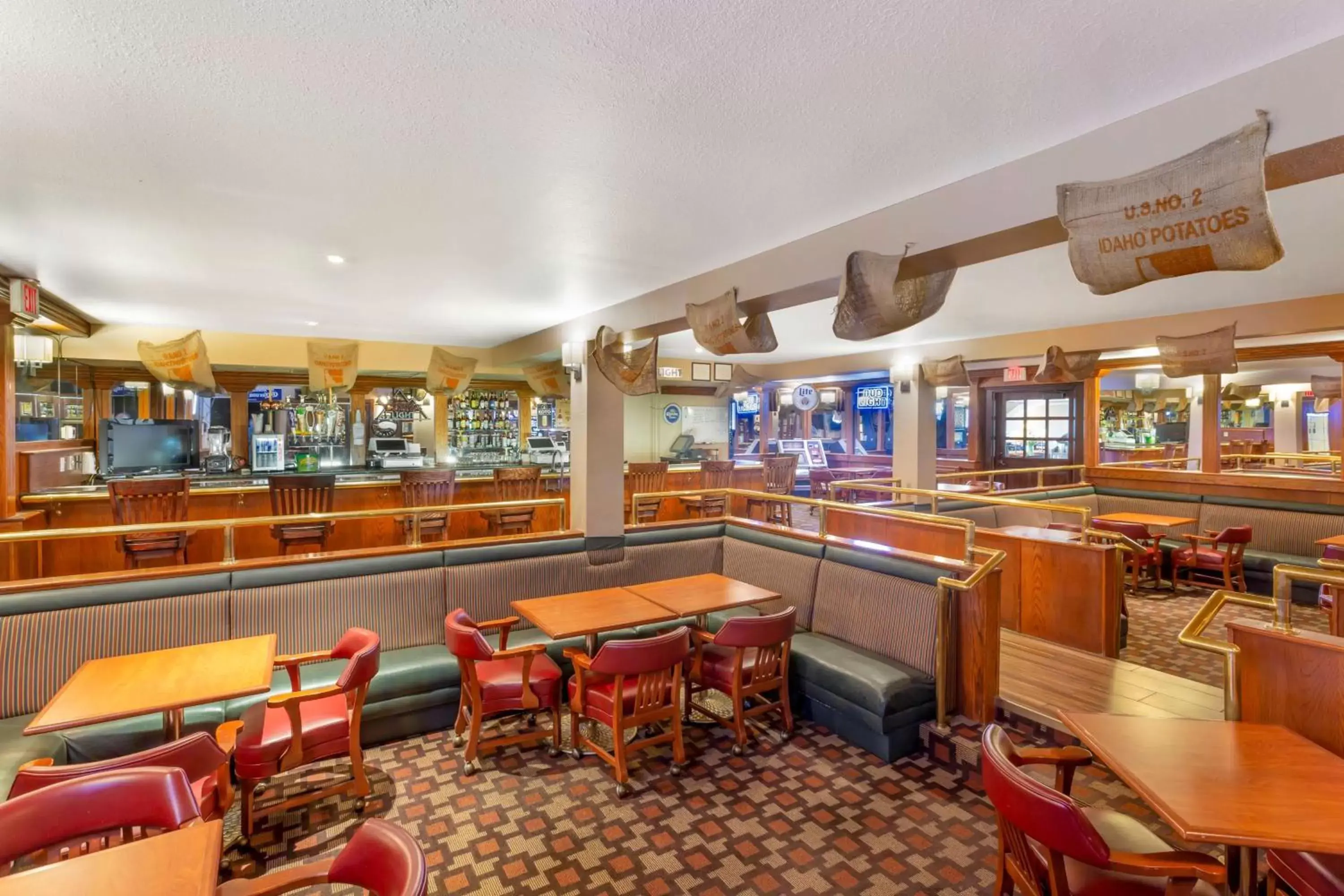 Lounge or bar, Restaurant/Places to Eat in Best Western Plus Burley Inn & Convention Center