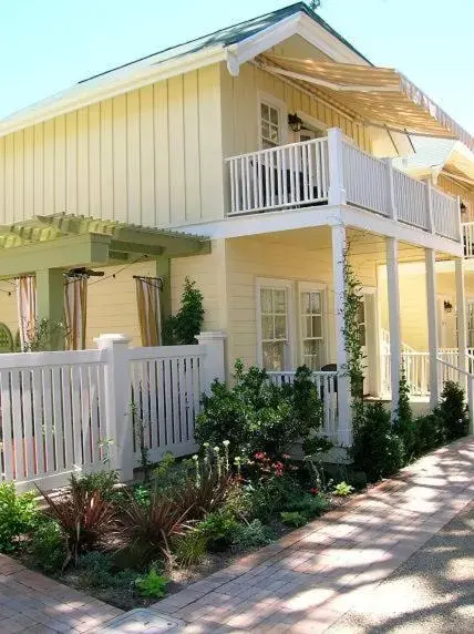 Property building in Tallman Hotel Property building in Tallman Hotel