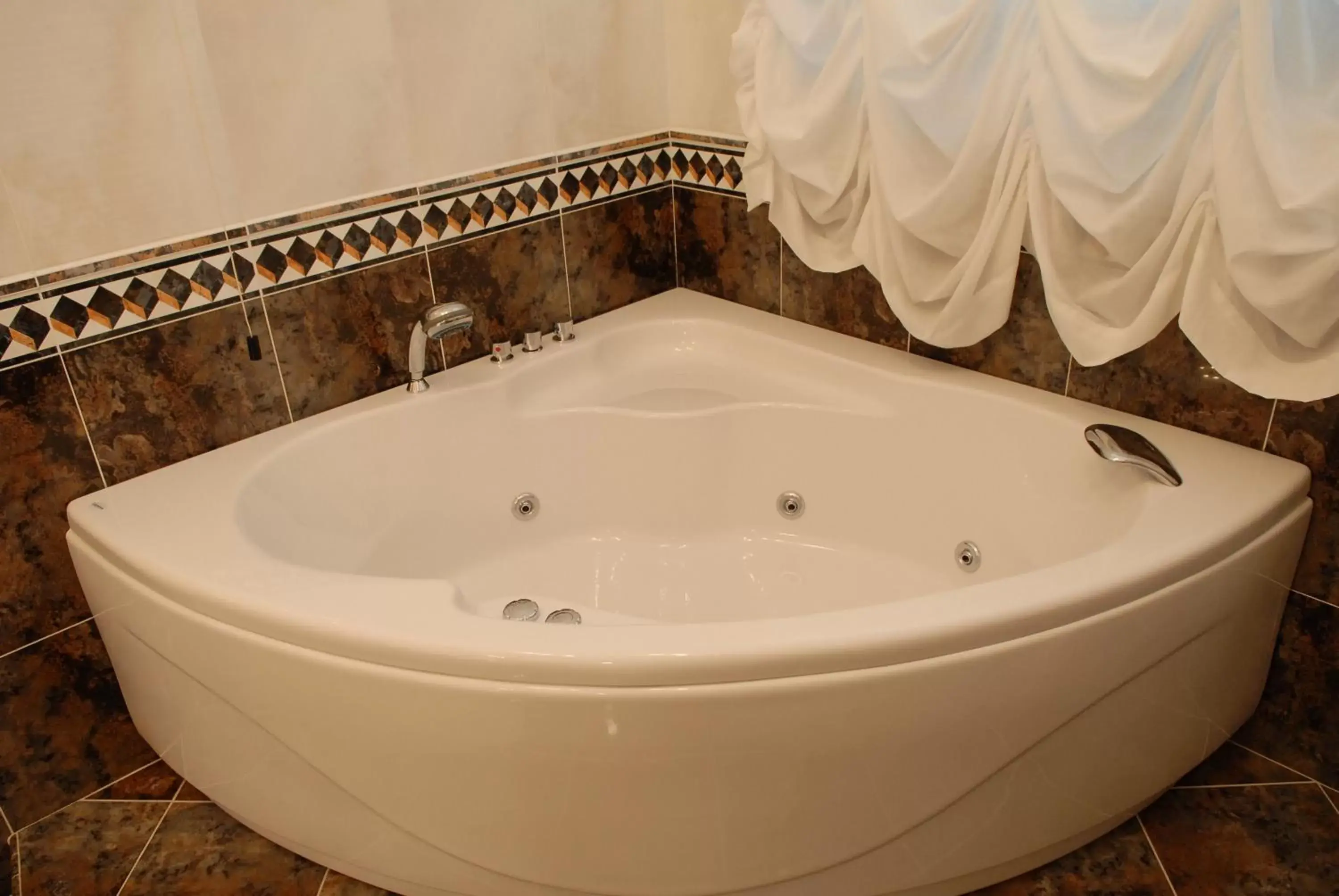Hot Tub in Villa Caramia