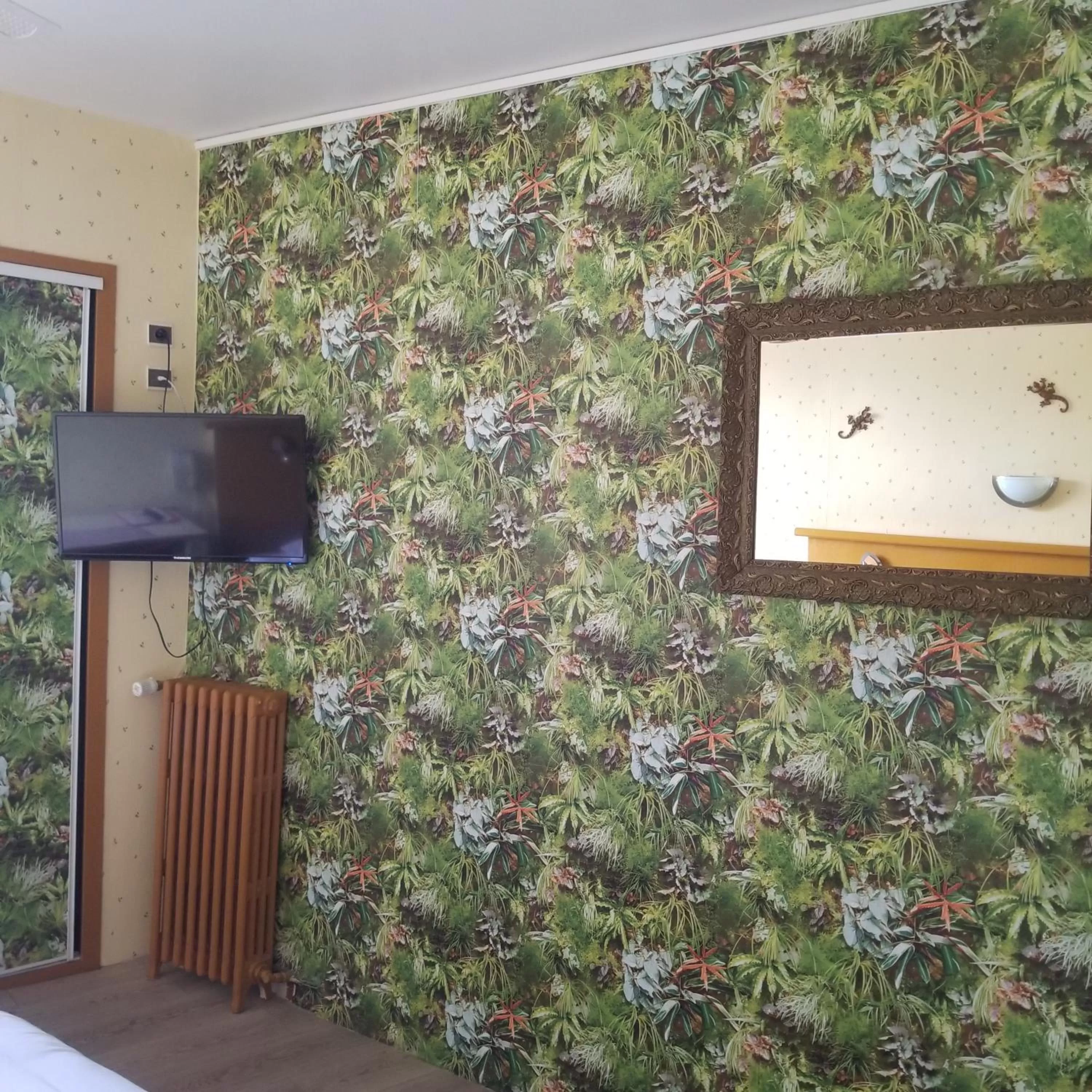 Bedroom in Logis hôtel du terreau