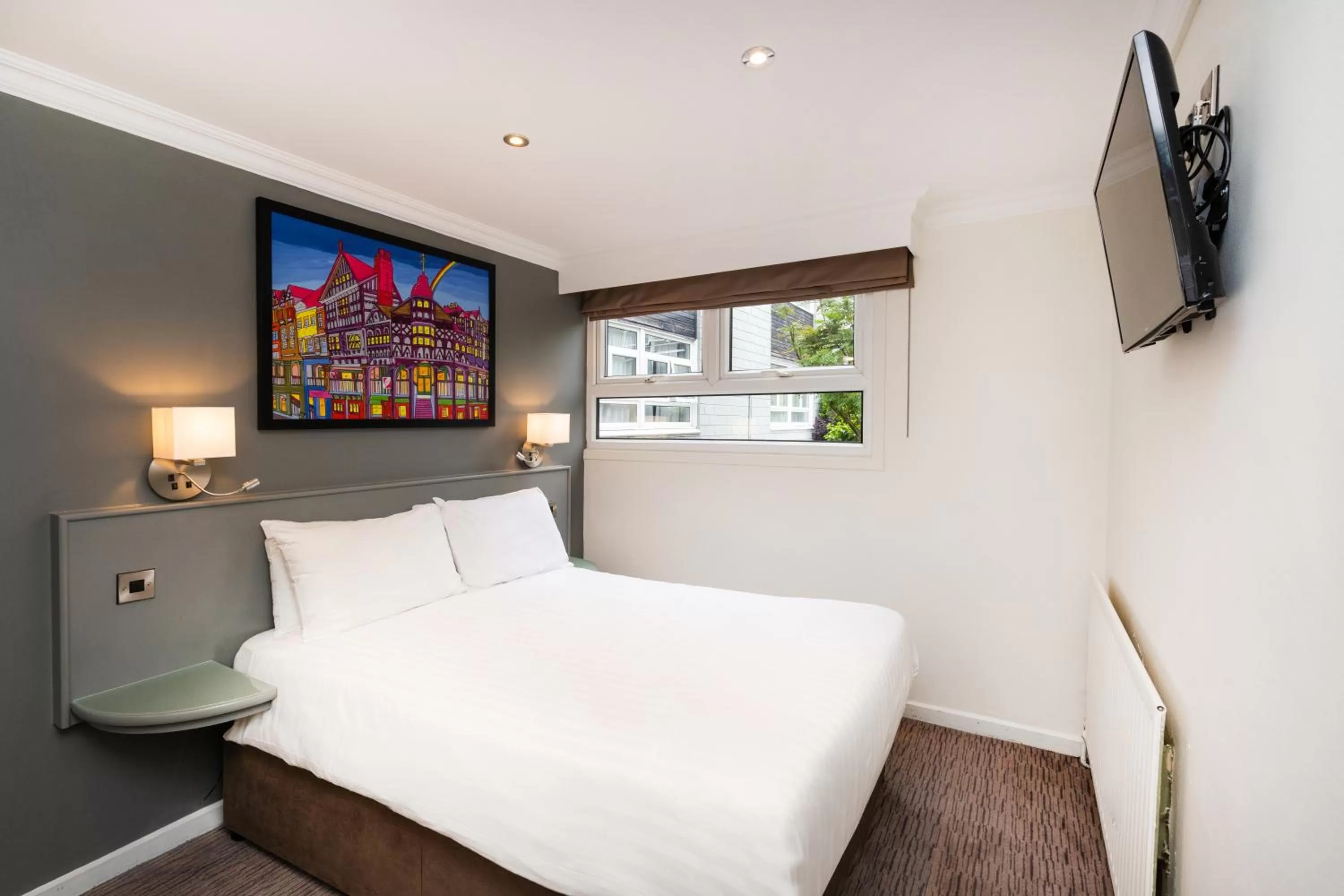 Bed in Mercure Chester Abbots Well Hotel