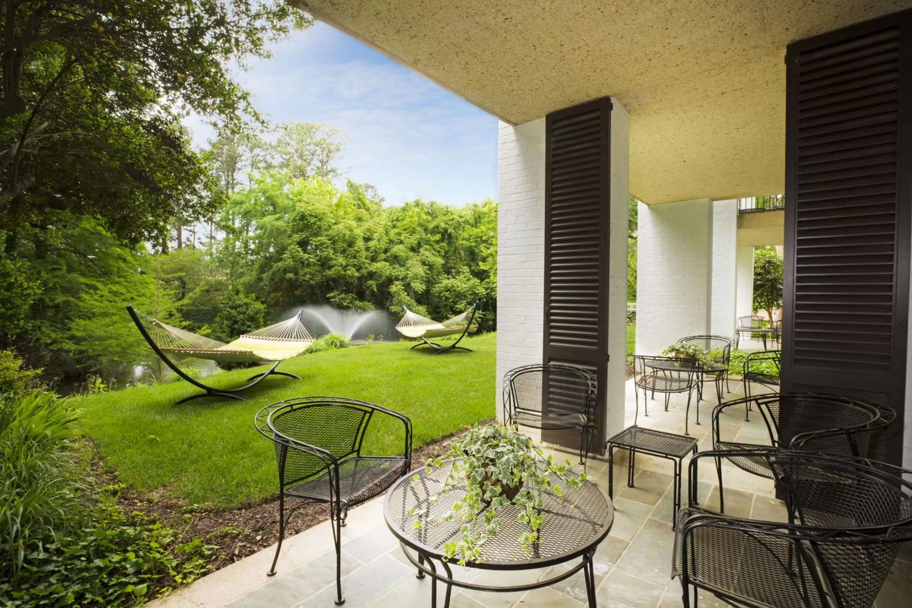 Garden view in Griffin Hotel, an official Colonial Williamsburg Hotel