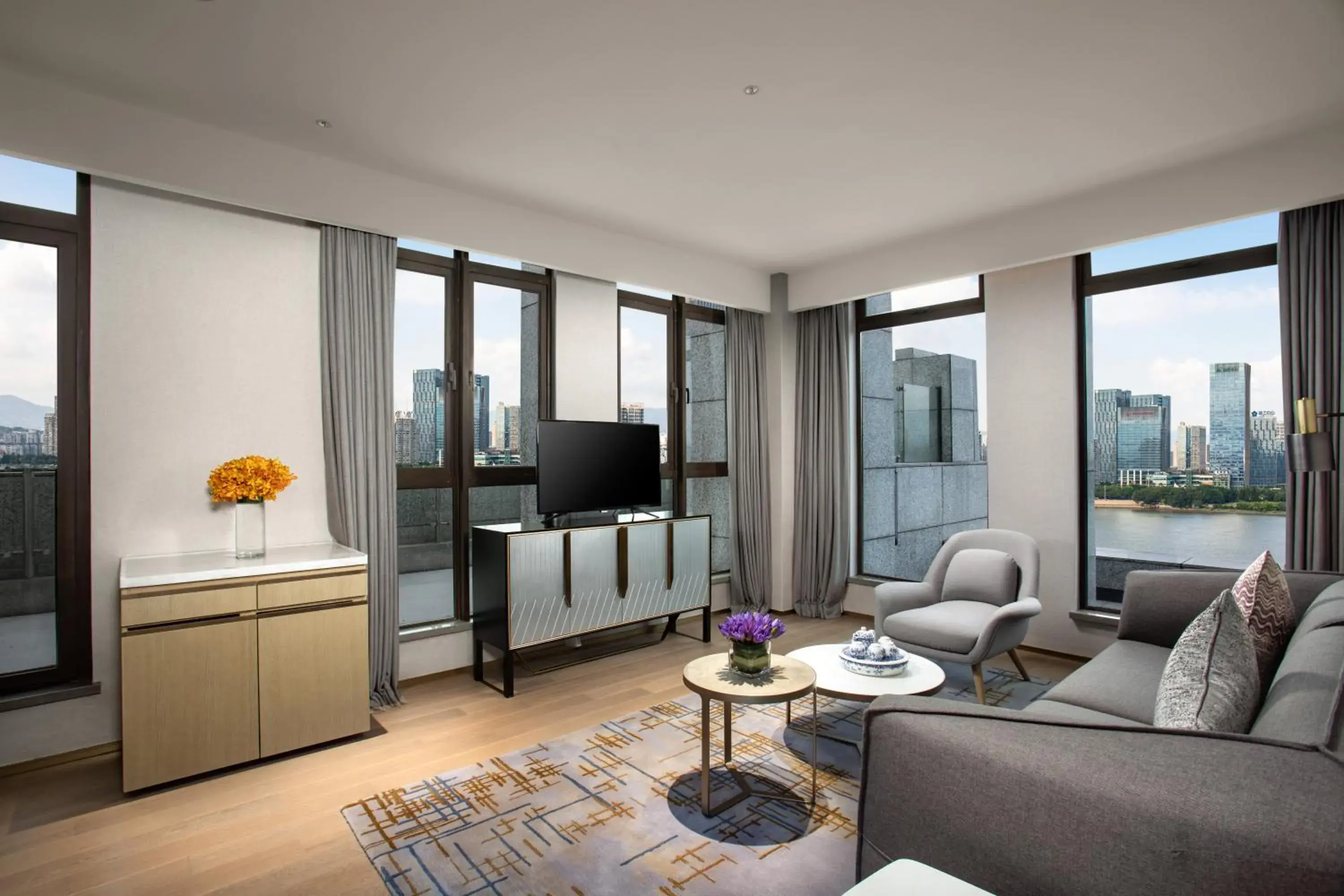 Living room in Crowne Plaza Fuzhou South by IHG Living room in Crowne Plaza Fuzhou South by IHG