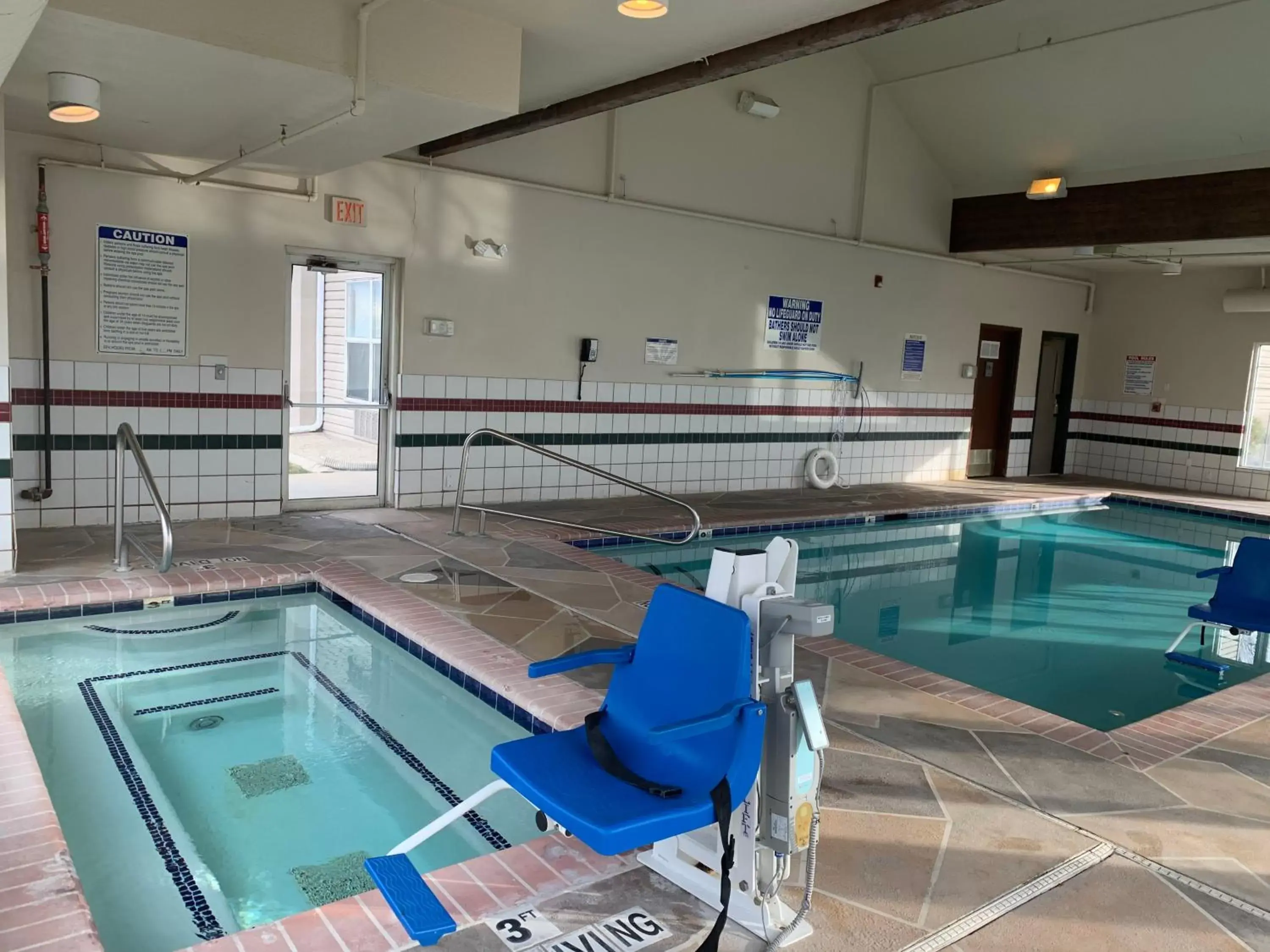 Pool view, Swimming Pool in Country Inn & Suites by Radisson, West Valley City, UT