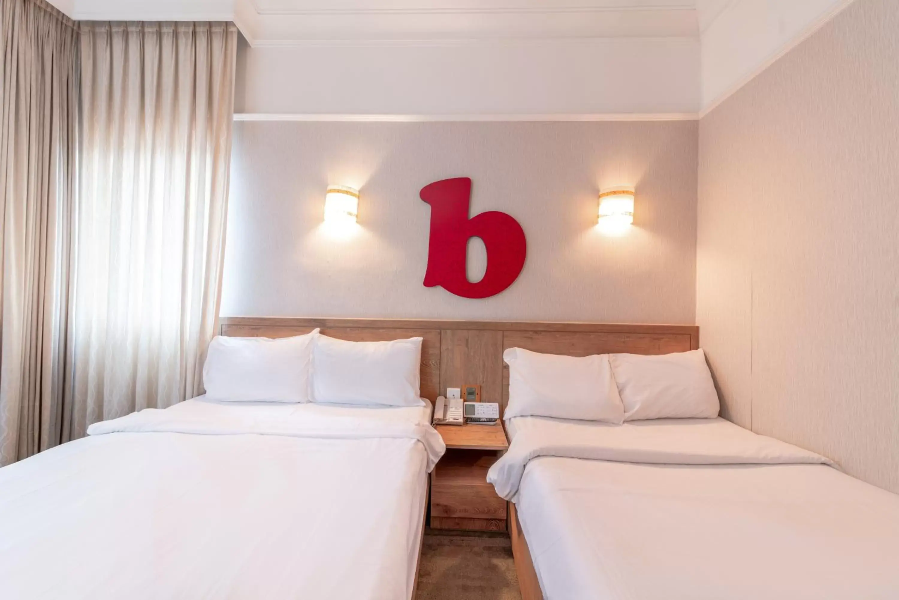 Bedroom, Bed in Hotel Bencoolen Singapore