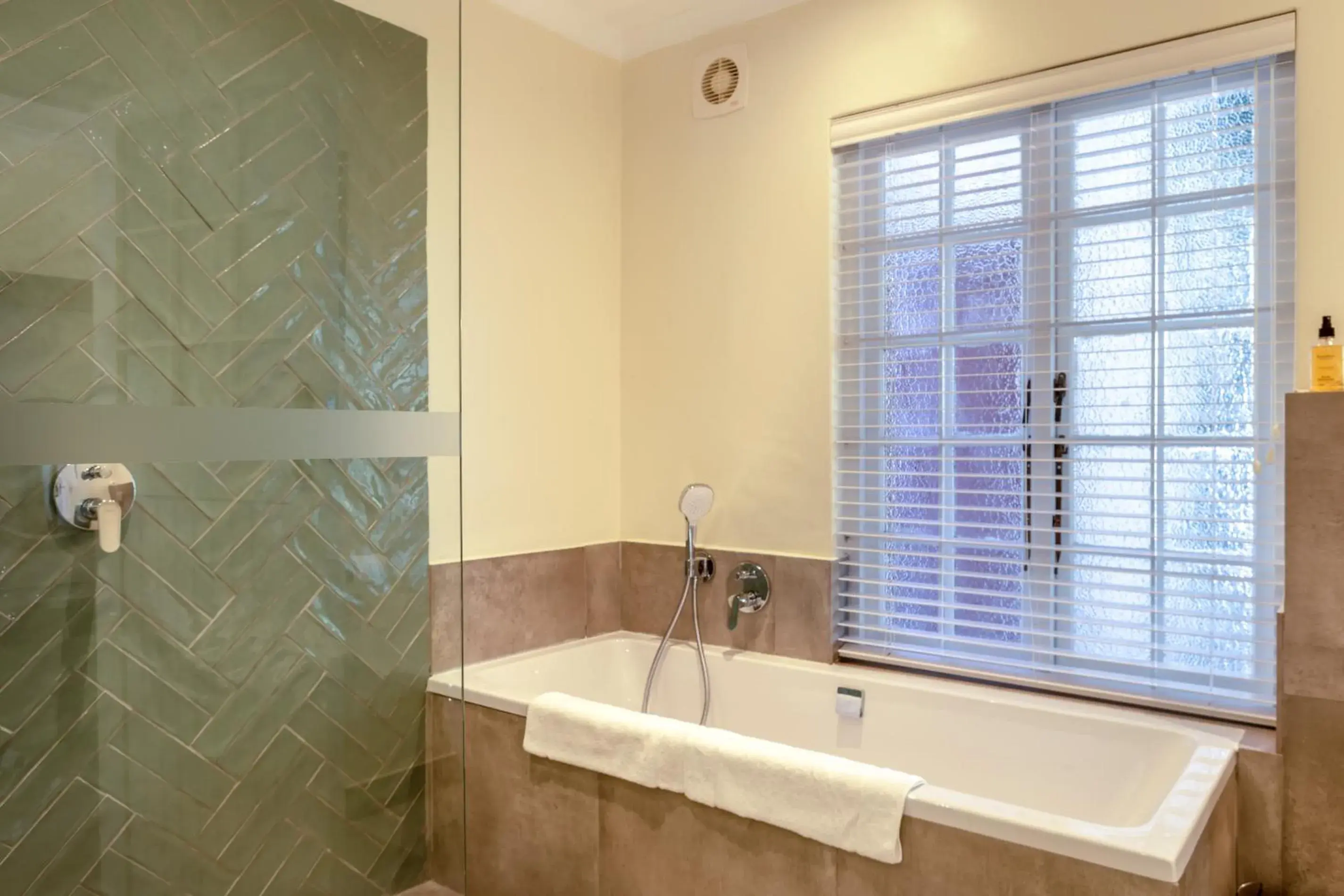 Shower, Bathroom in Wedgeview Country House & Spa