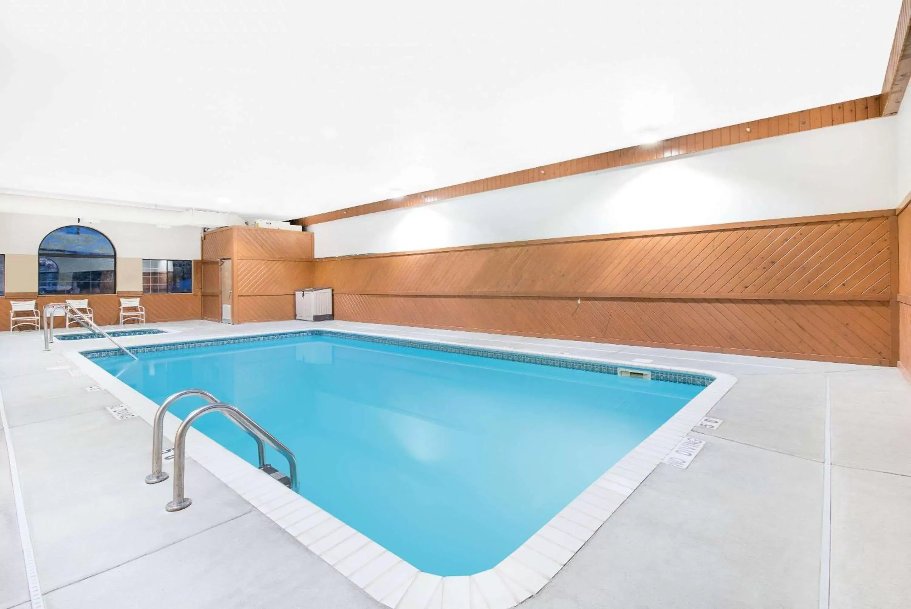 On site, Swimming Pool in Super 8 by Wyndham Morris