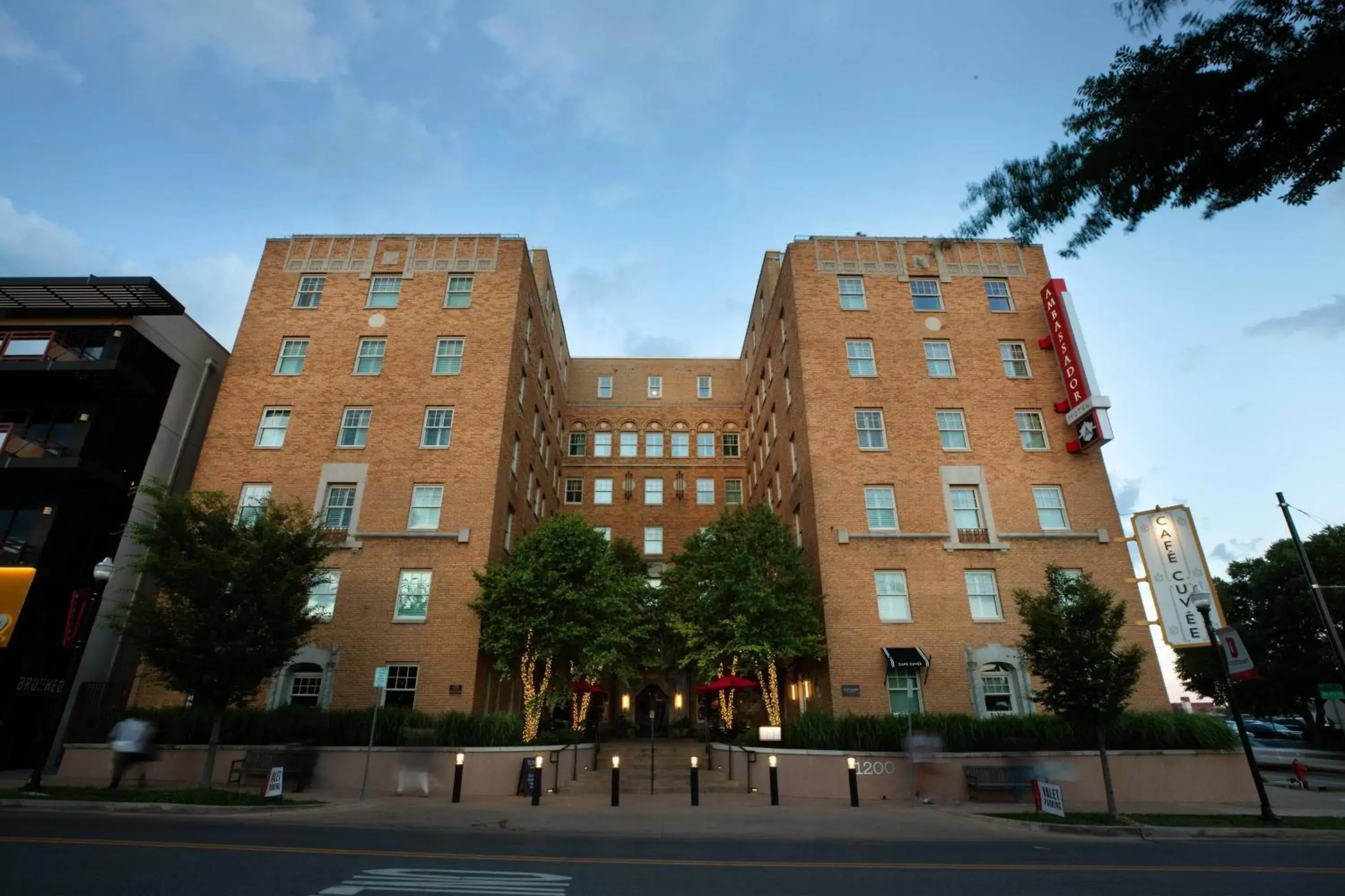 Property Building in Ambassador Hotel Oklahoma City, Autograph Collection