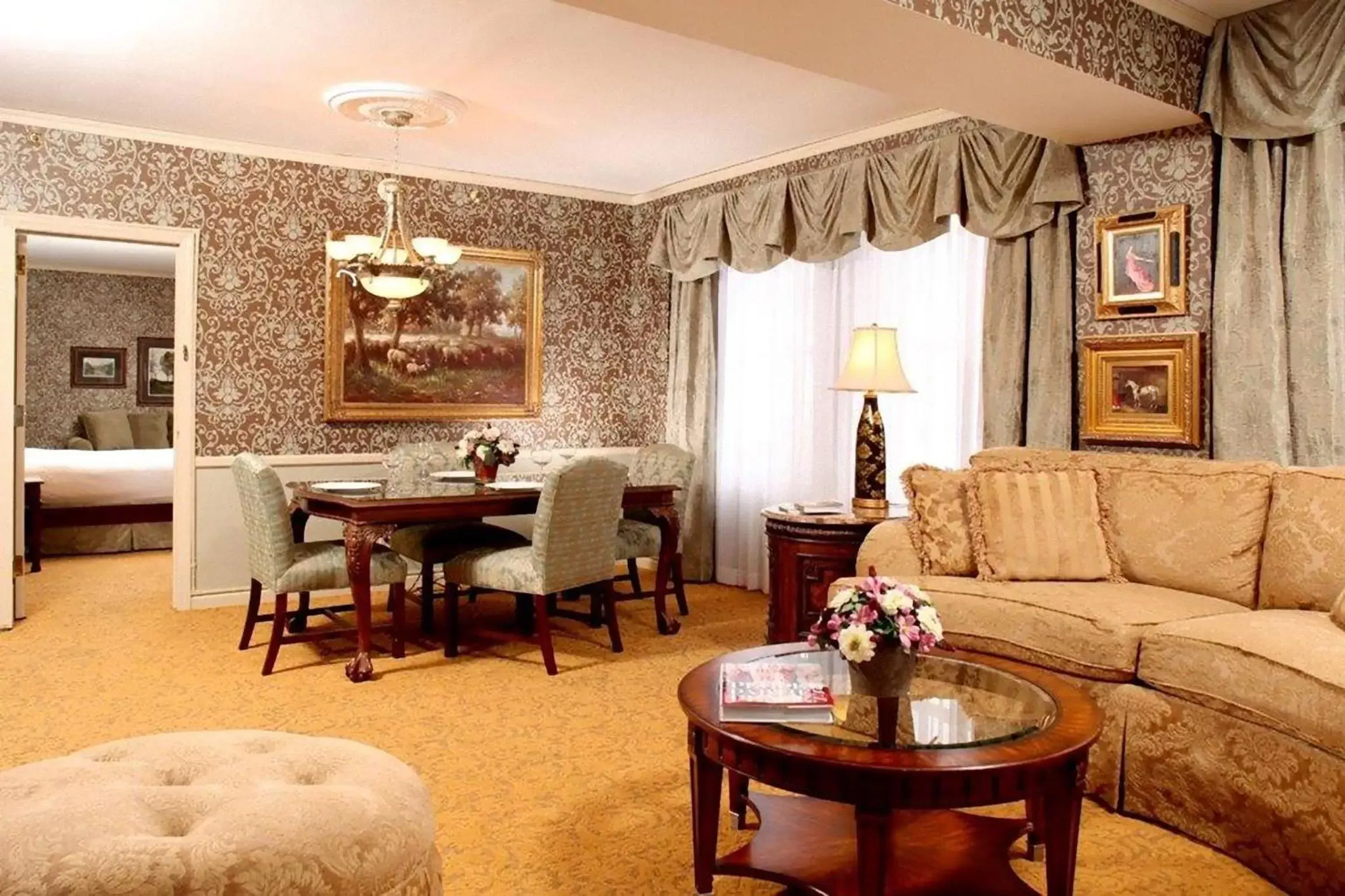 Living room, Bed in The Brown Hotel Living room, Bed in The Brown Hotel