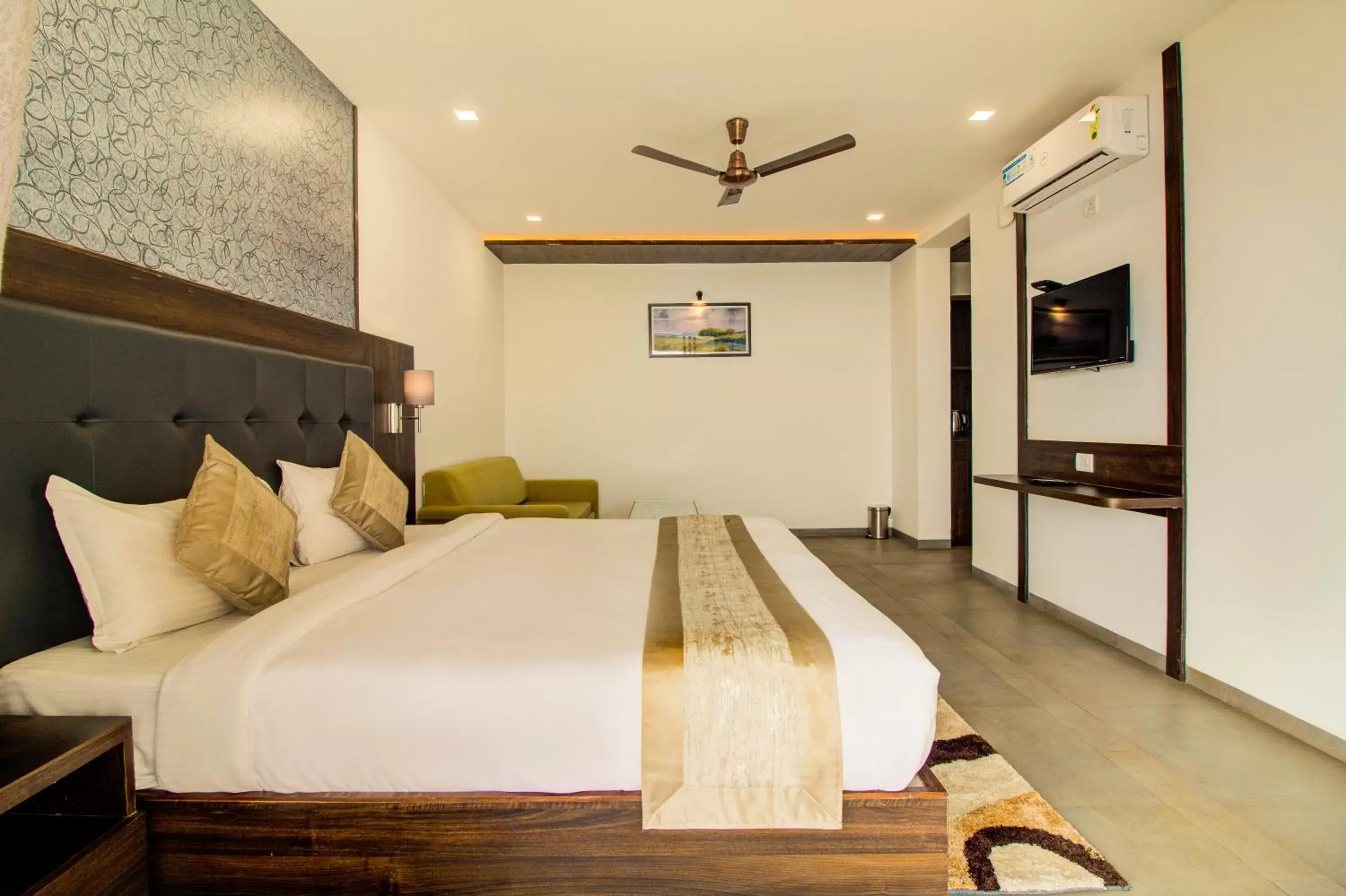 Bed in Mountain Breeze Resort, Mahabaleshwar Bed in Mountain Breeze Resort, Mahabaleshwar