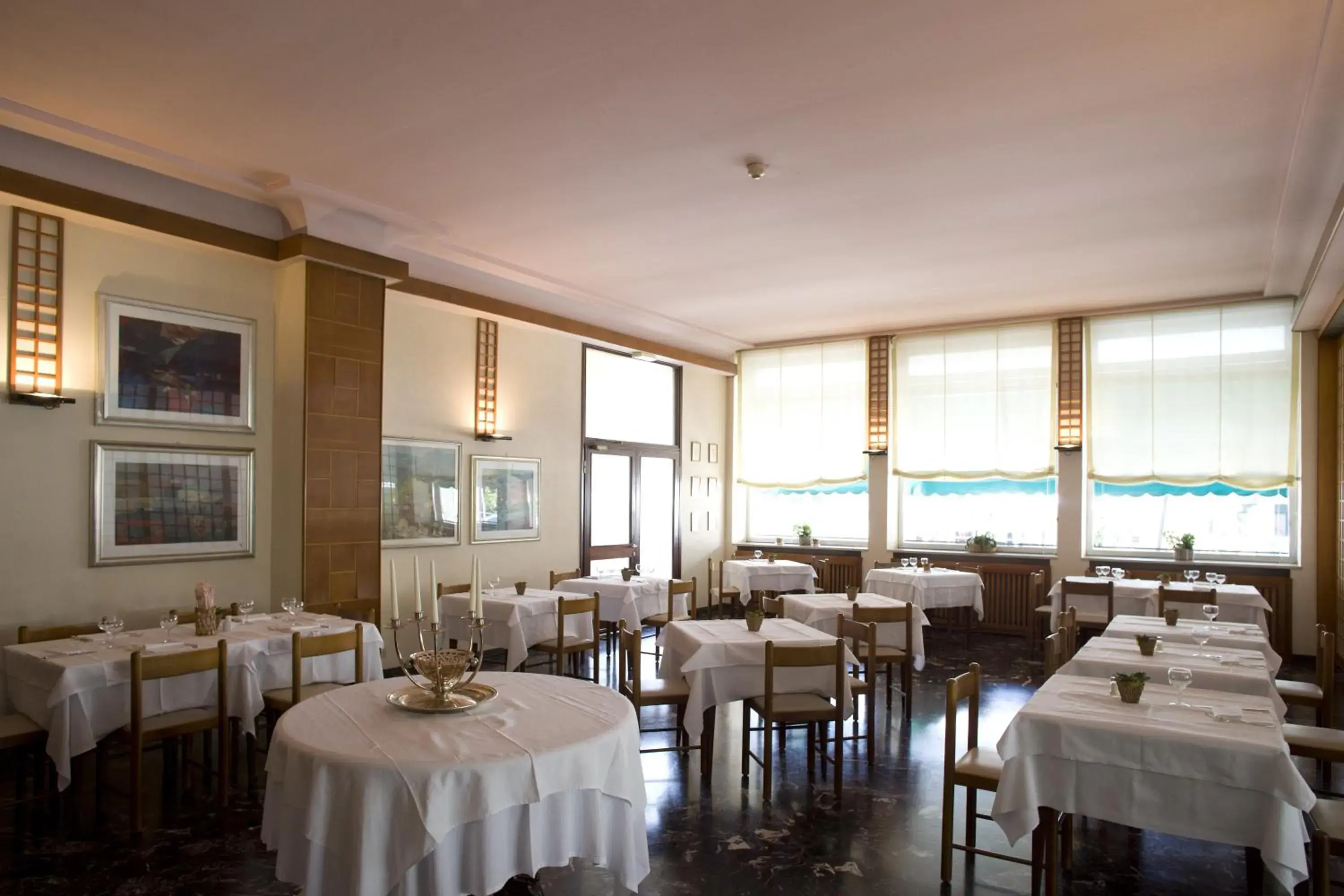 Restaurant/Places to Eat in Hotel Conradi