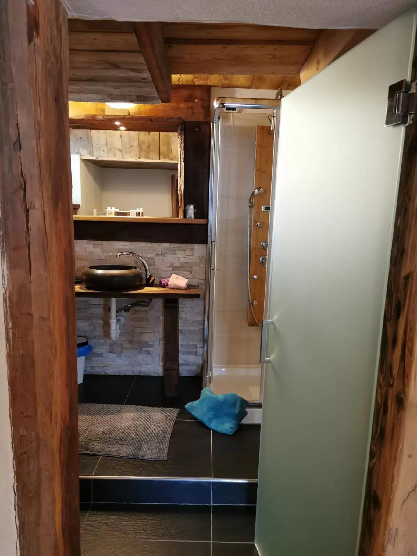 Shower, Kitchen/Kitchenette in Maison Le Cler