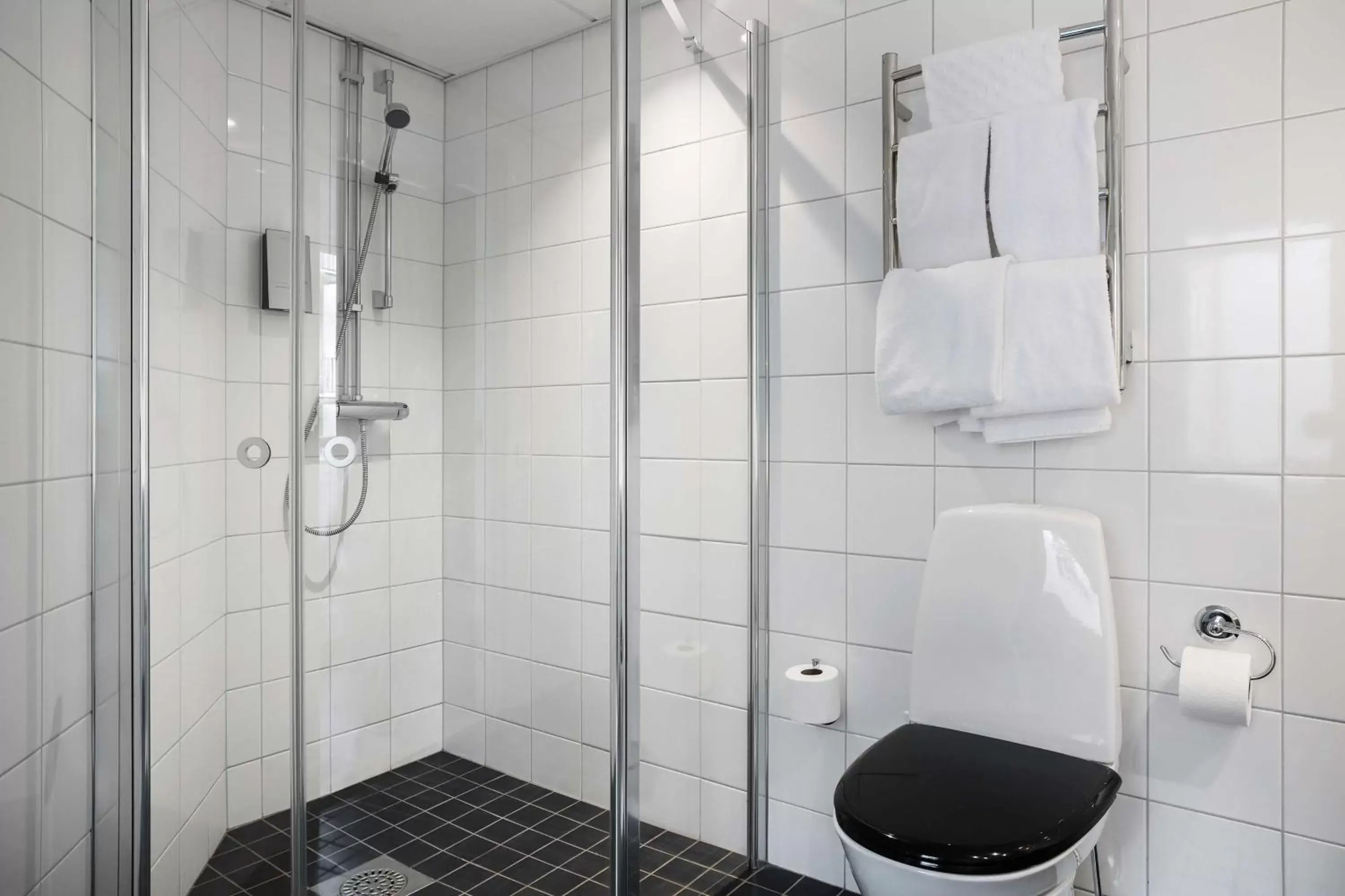 Shower, Bathroom in Best Western Hotel Svava