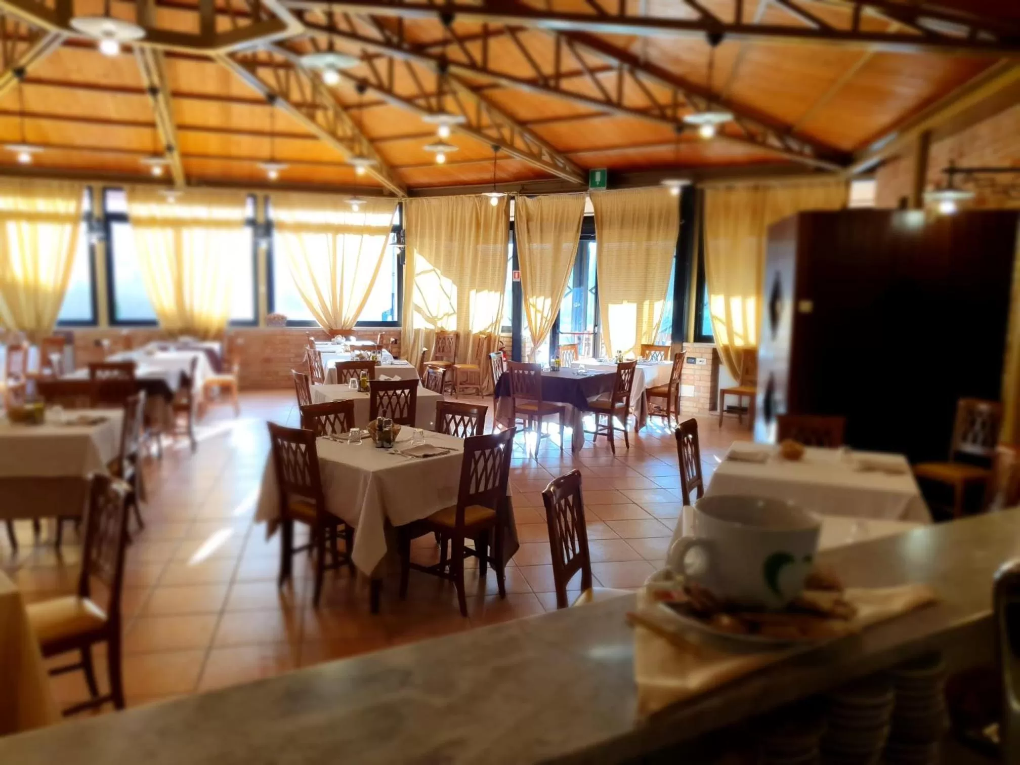 Restaurant/places to eat in Hotel Holiday