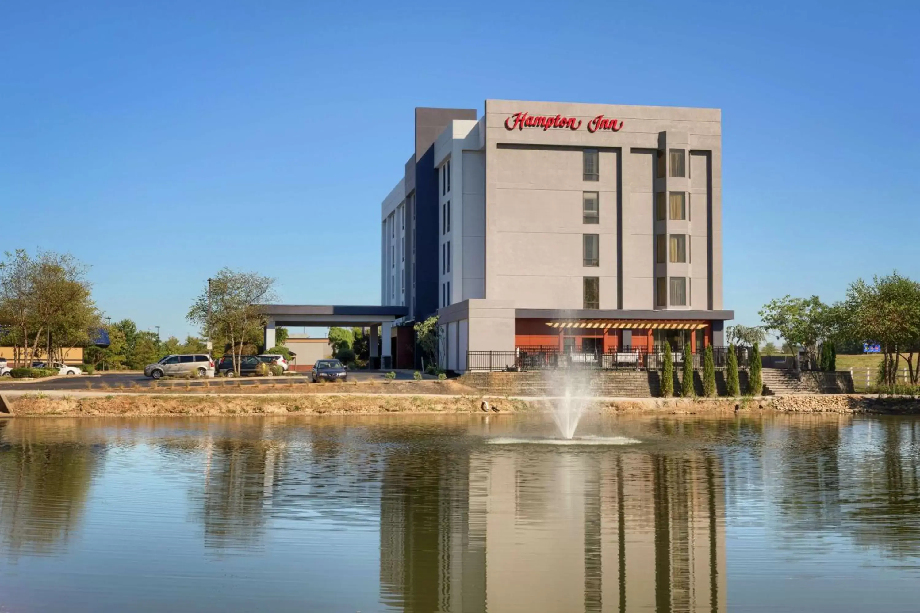 Property Building in Hampton Inn Louisville Northeast