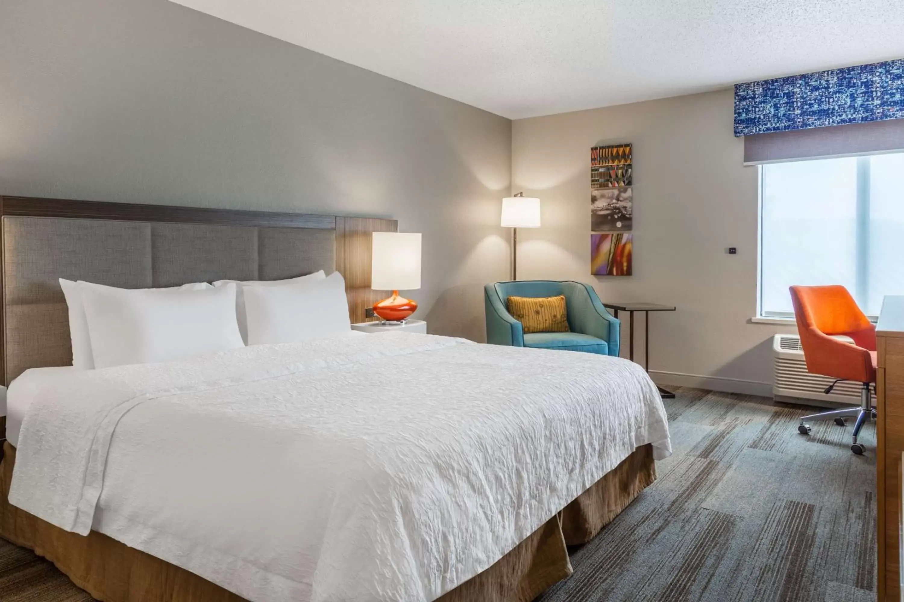 Bedroom, Bed in Hampton Inn La Crosse/Onalaska