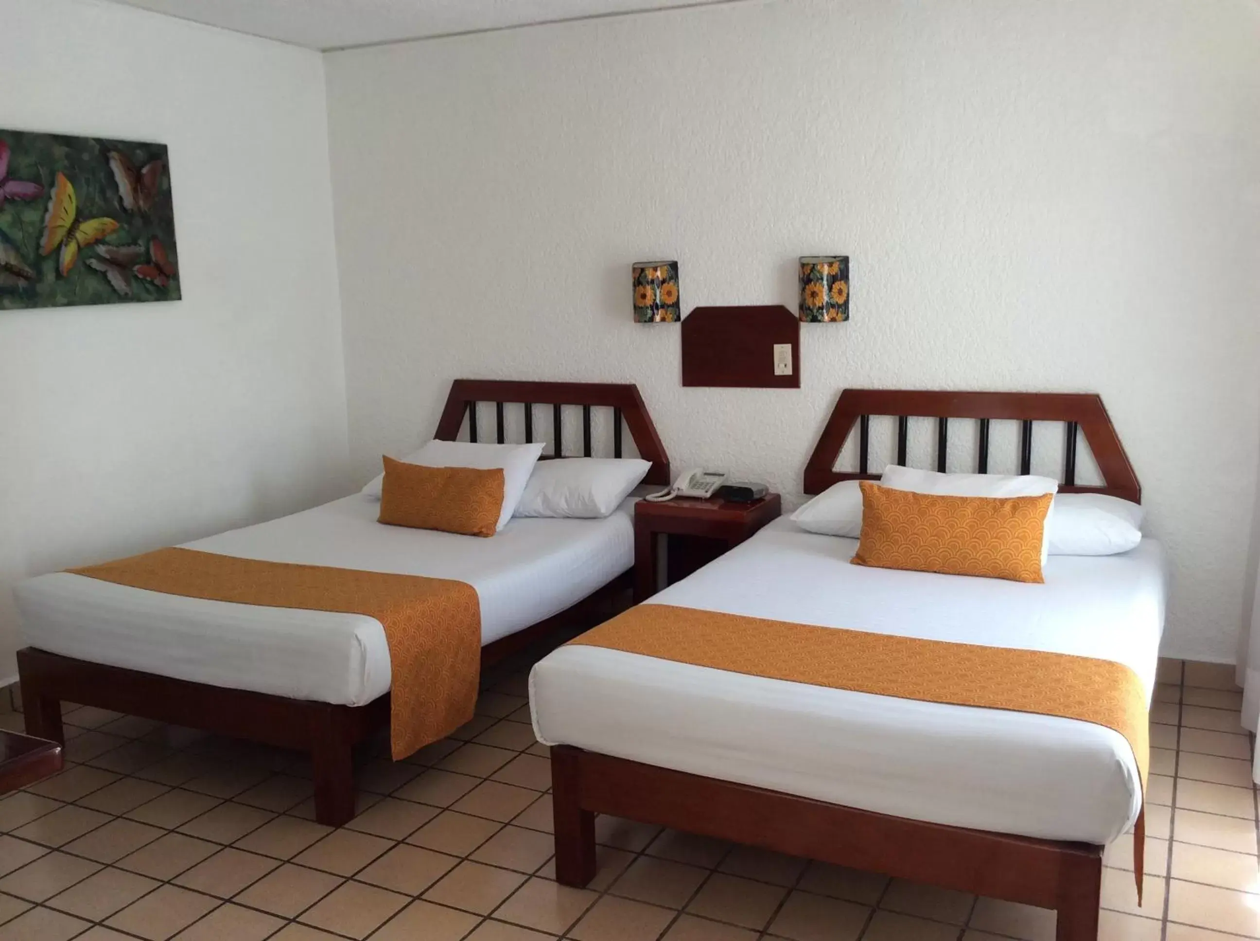 Photo of the whole room, Bed in Hotel Maya Palenque