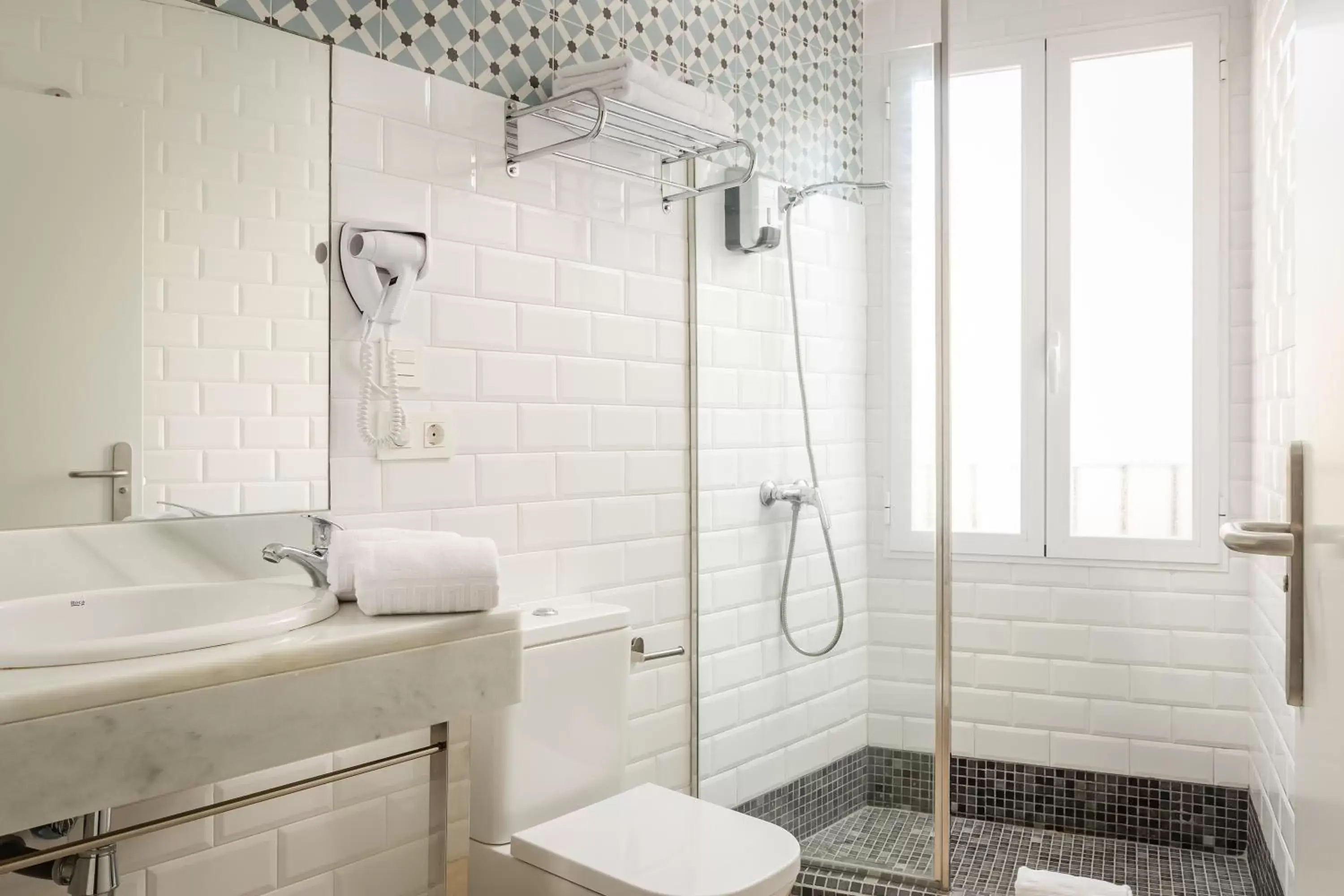 Shower, Bathroom in YIT Casablanca