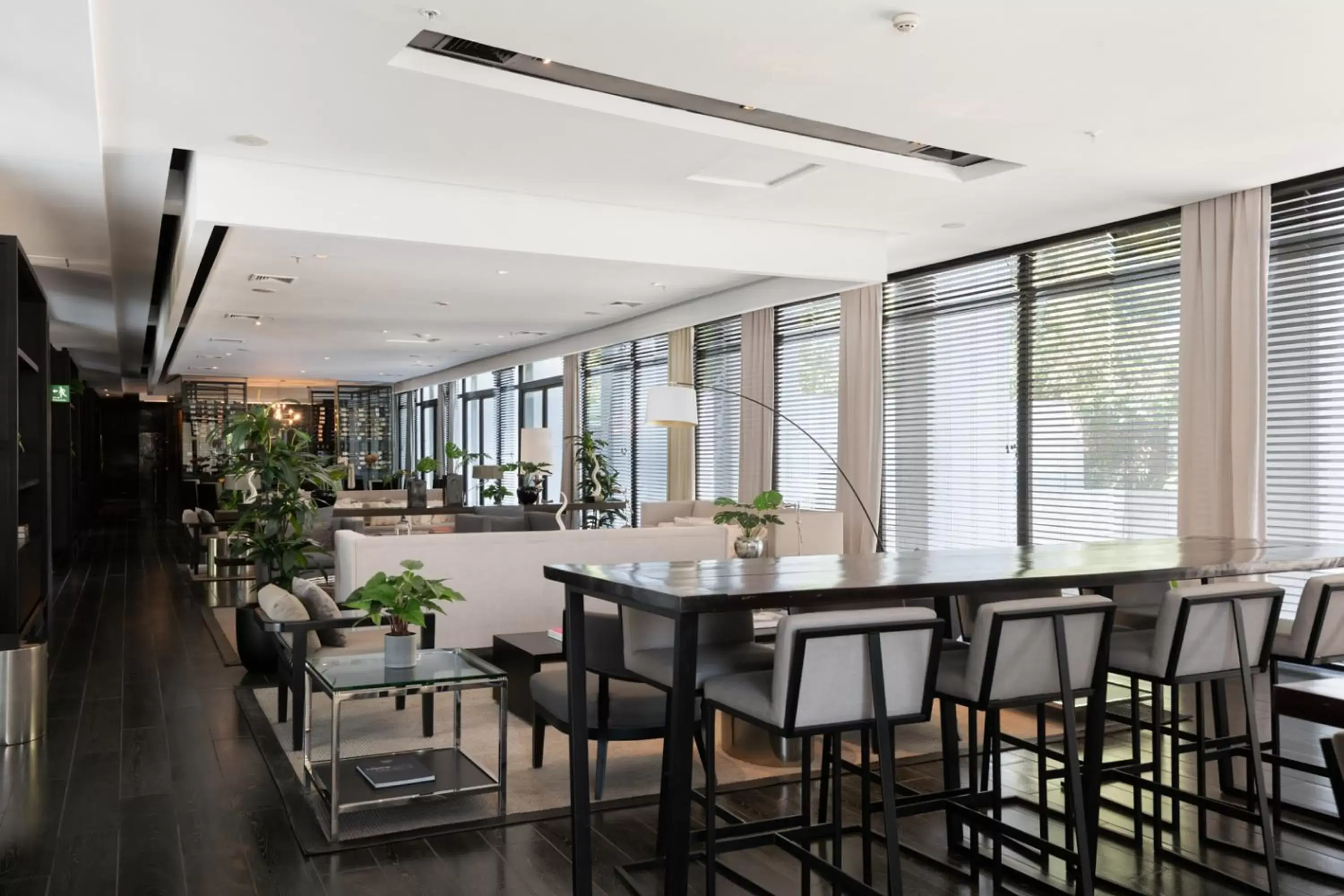 Seating area, Lounge/Bar in Wyndham Santiago Pettra