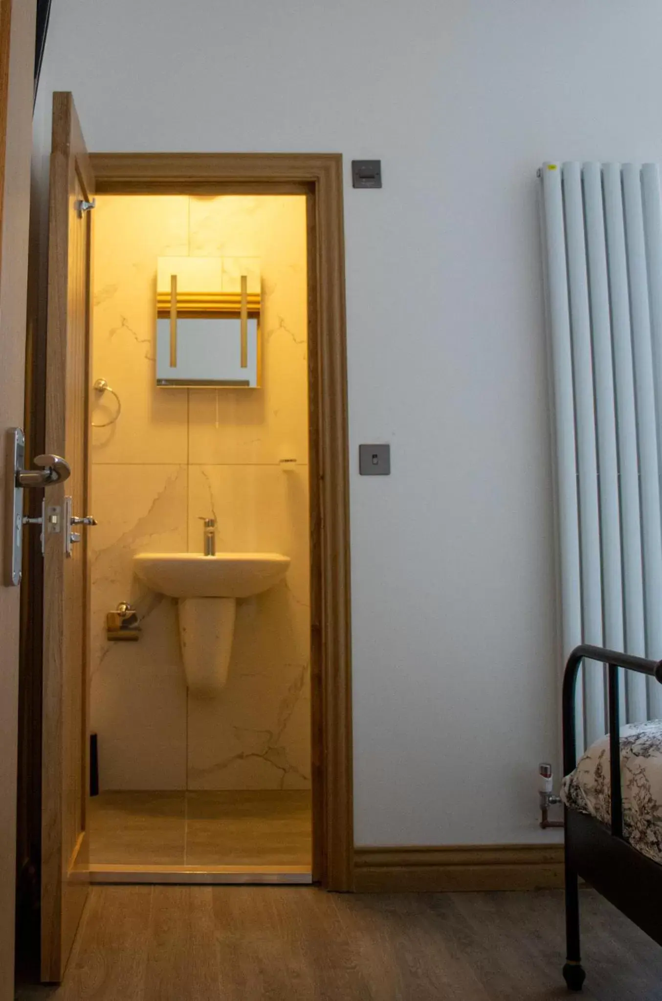 Bathroom in Burren London Hotel