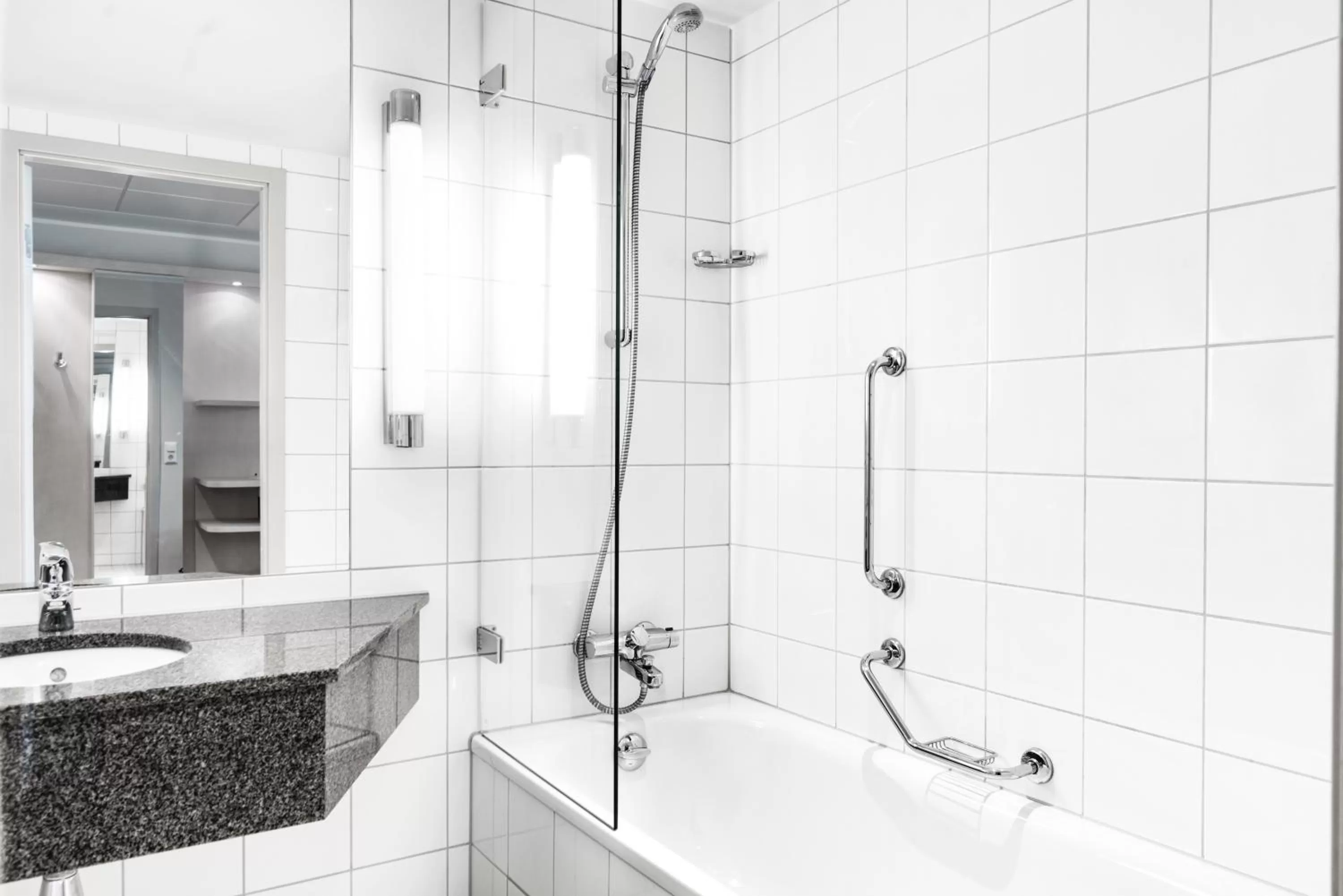 Friends &amp; Family Stay: Multiple Rooms in Radisson Blu Hotel, Trondheim Airport