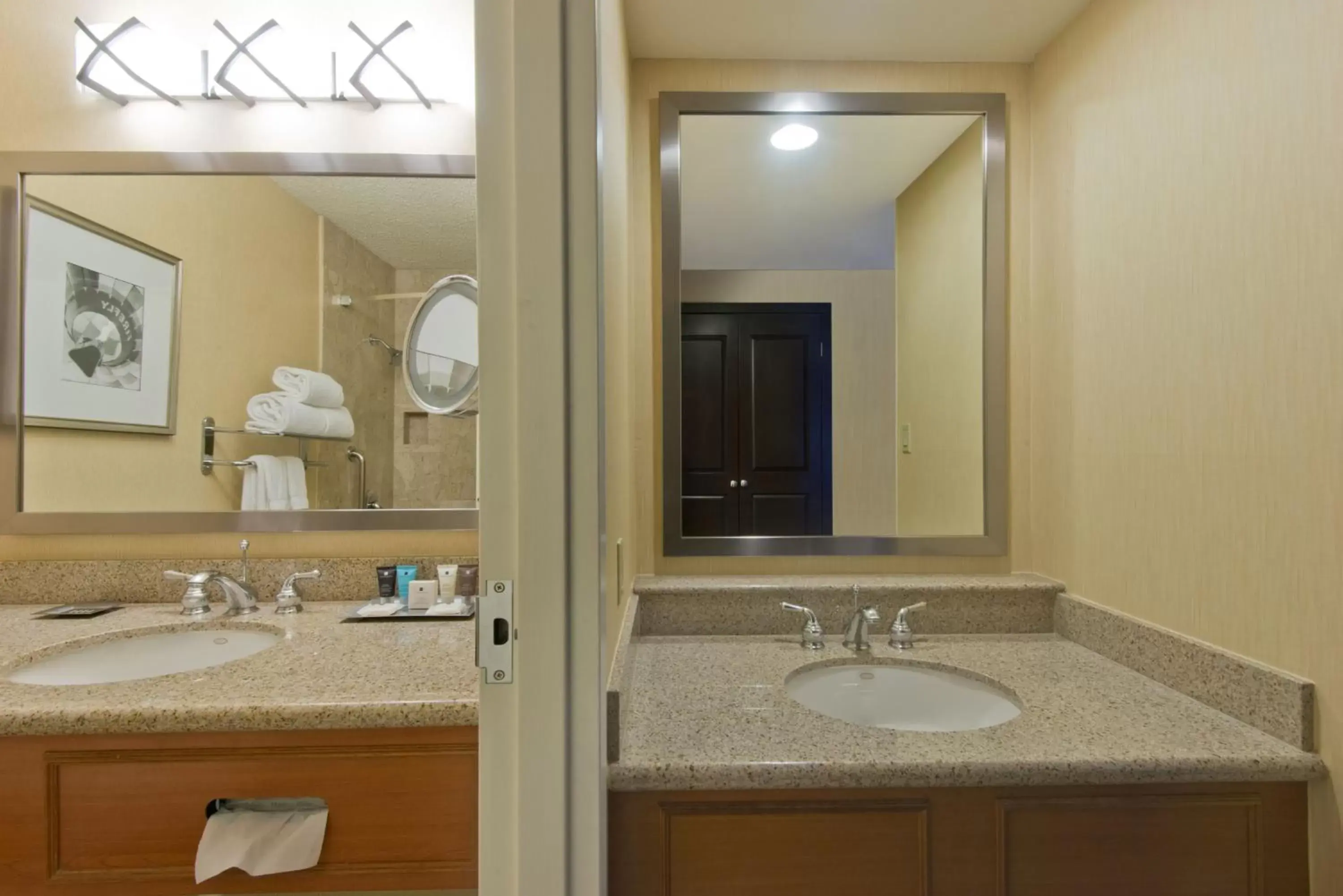 Bedroom, Bathroom in Crowne Plaza Albuquerque