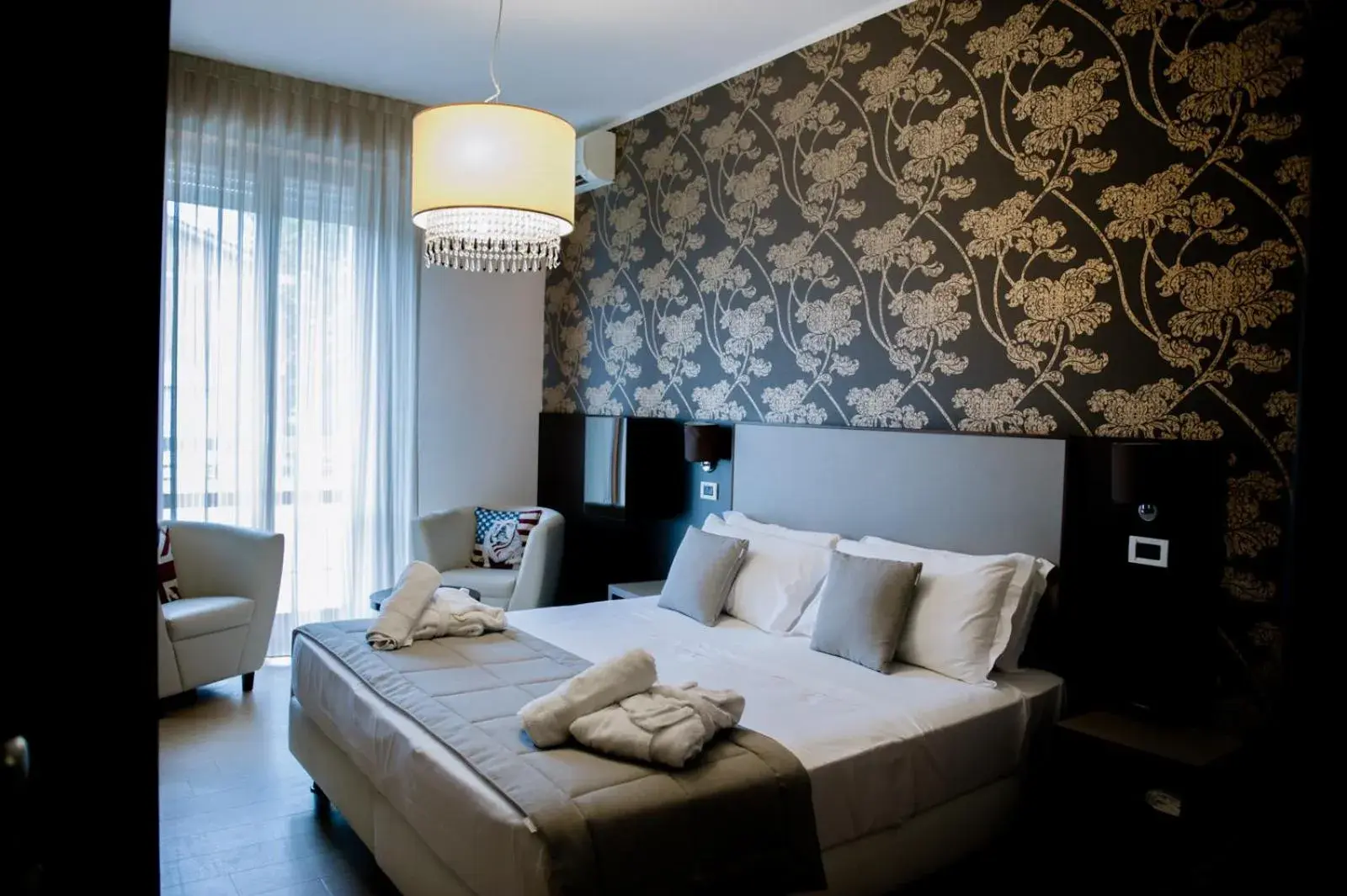 Bedroom, Bed in Hotel Lalla & Villa Orly Beauty & Relax