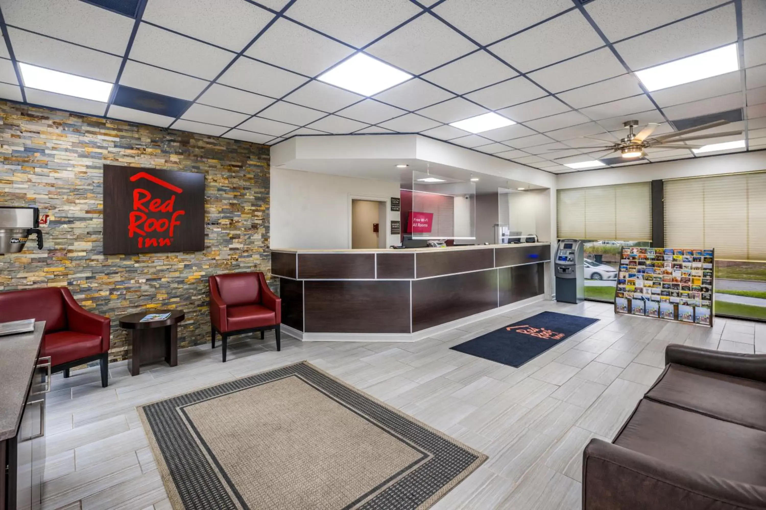 Lobby or reception in Red Roof Inn Savannah – Southside/Midtown