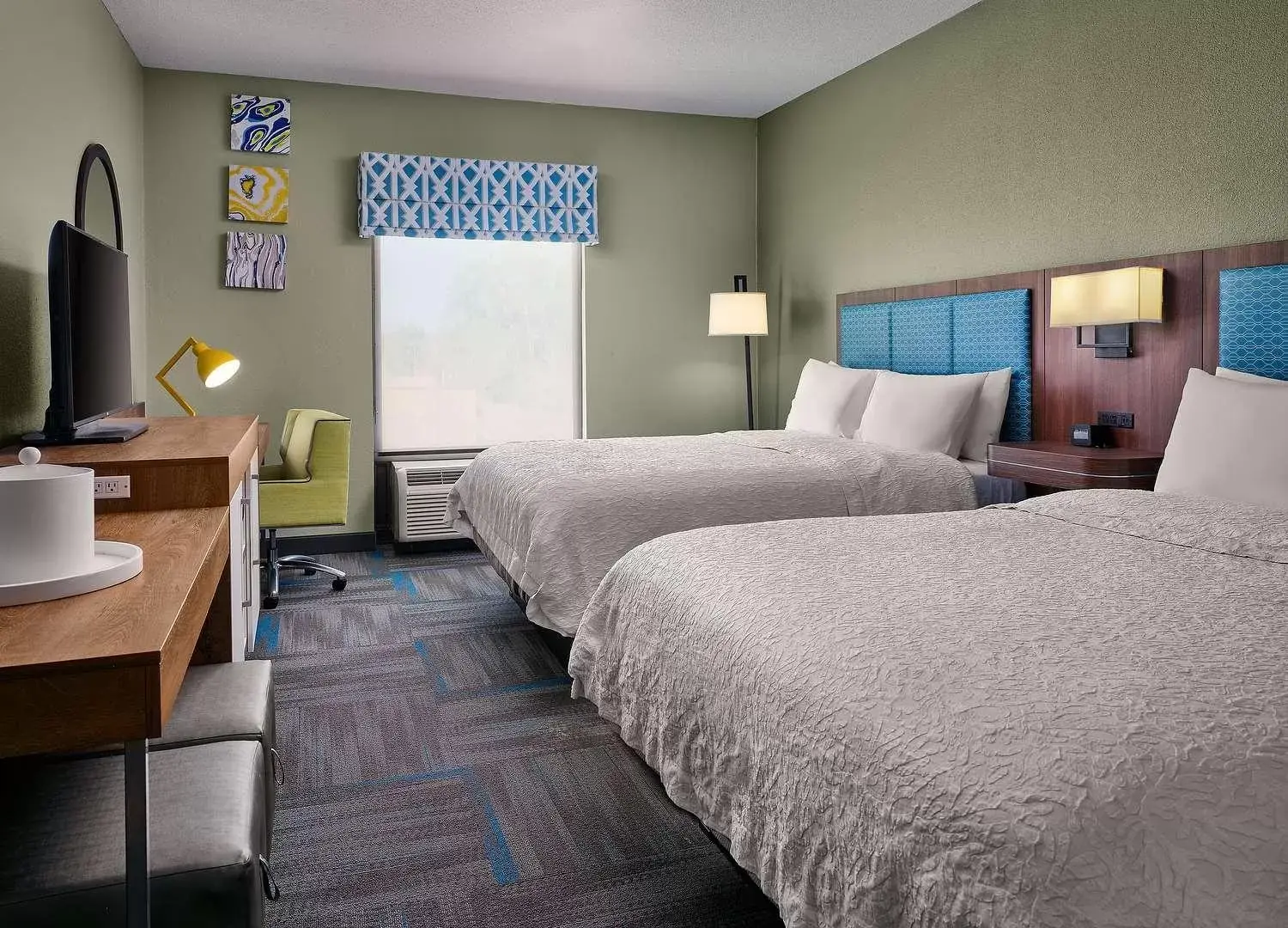 Bedroom, Bed in Hampton Inn Covington/Mandeville