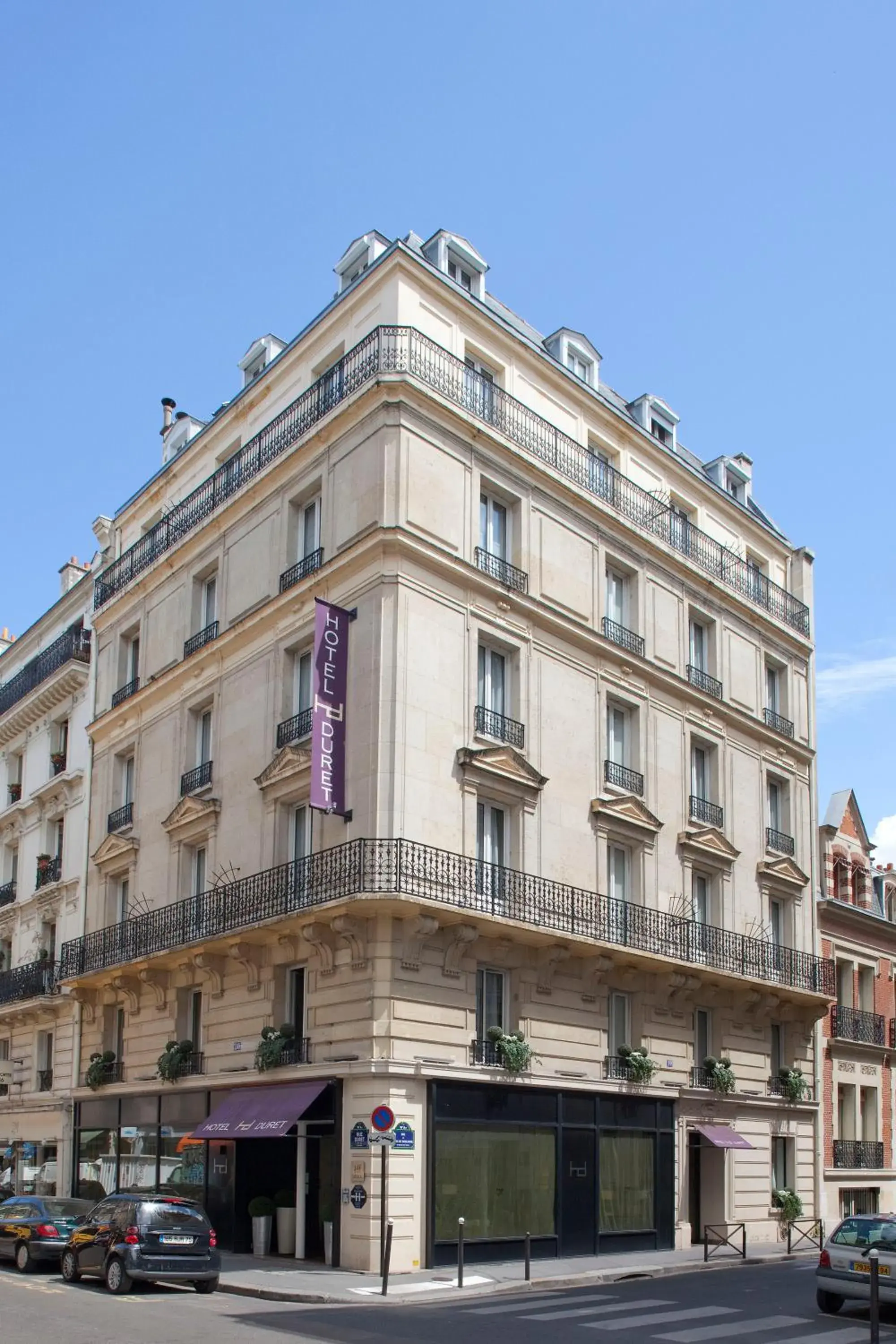 Facade/entrance in Hotel Duret Paris Champs Elysées Facade/entrance in Hotel Duret Paris Champs Elysées