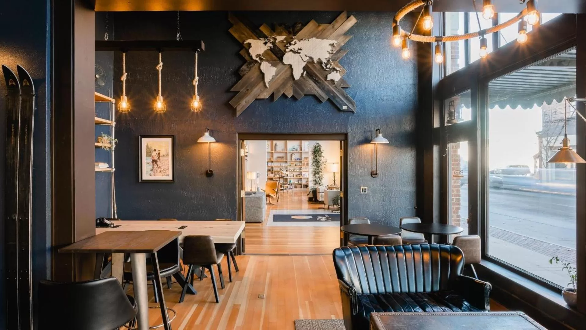 Lounge or bar in SCP Redmond Hotel