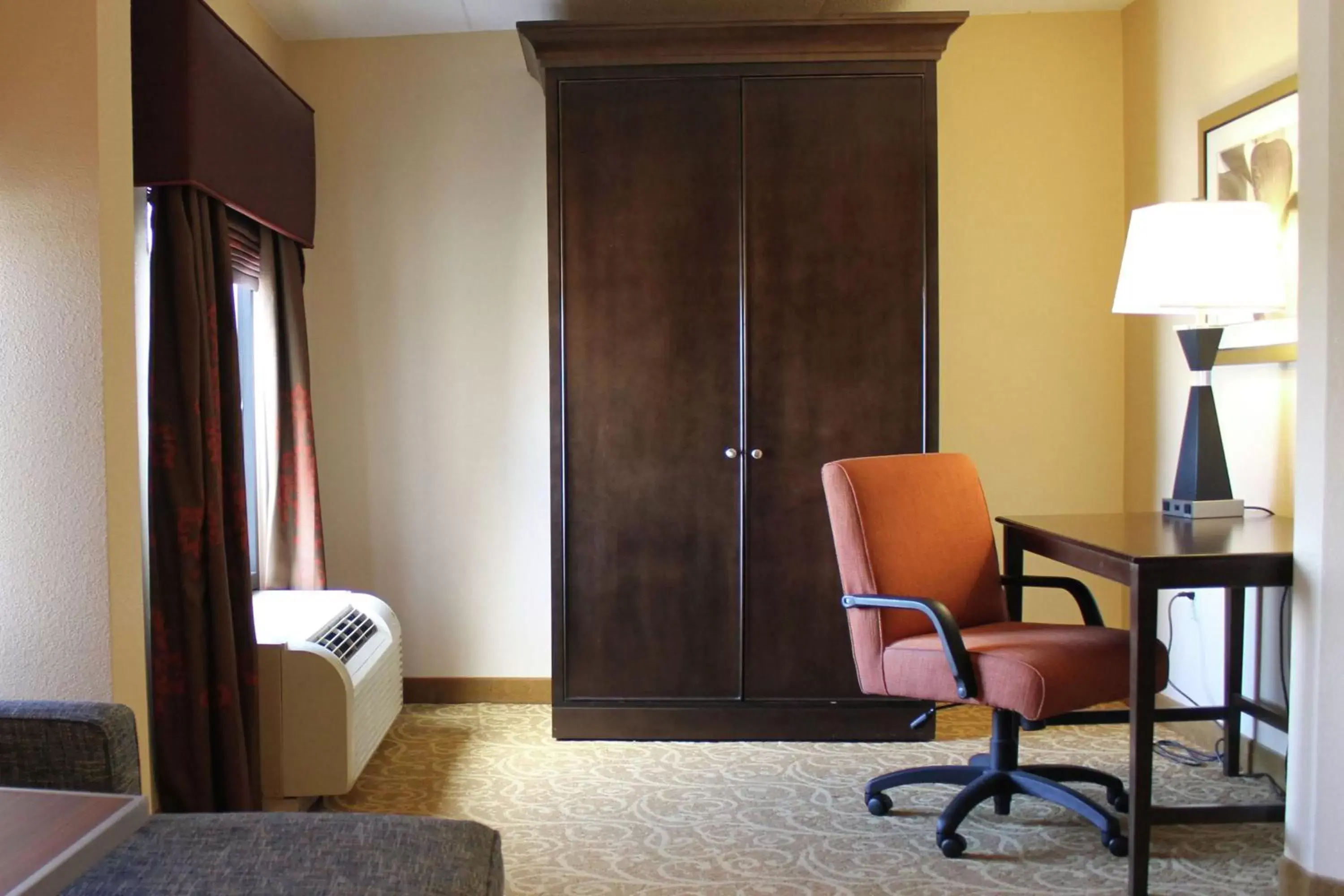 Bedroom, Seating Area in Hampton Inn Gettysburg