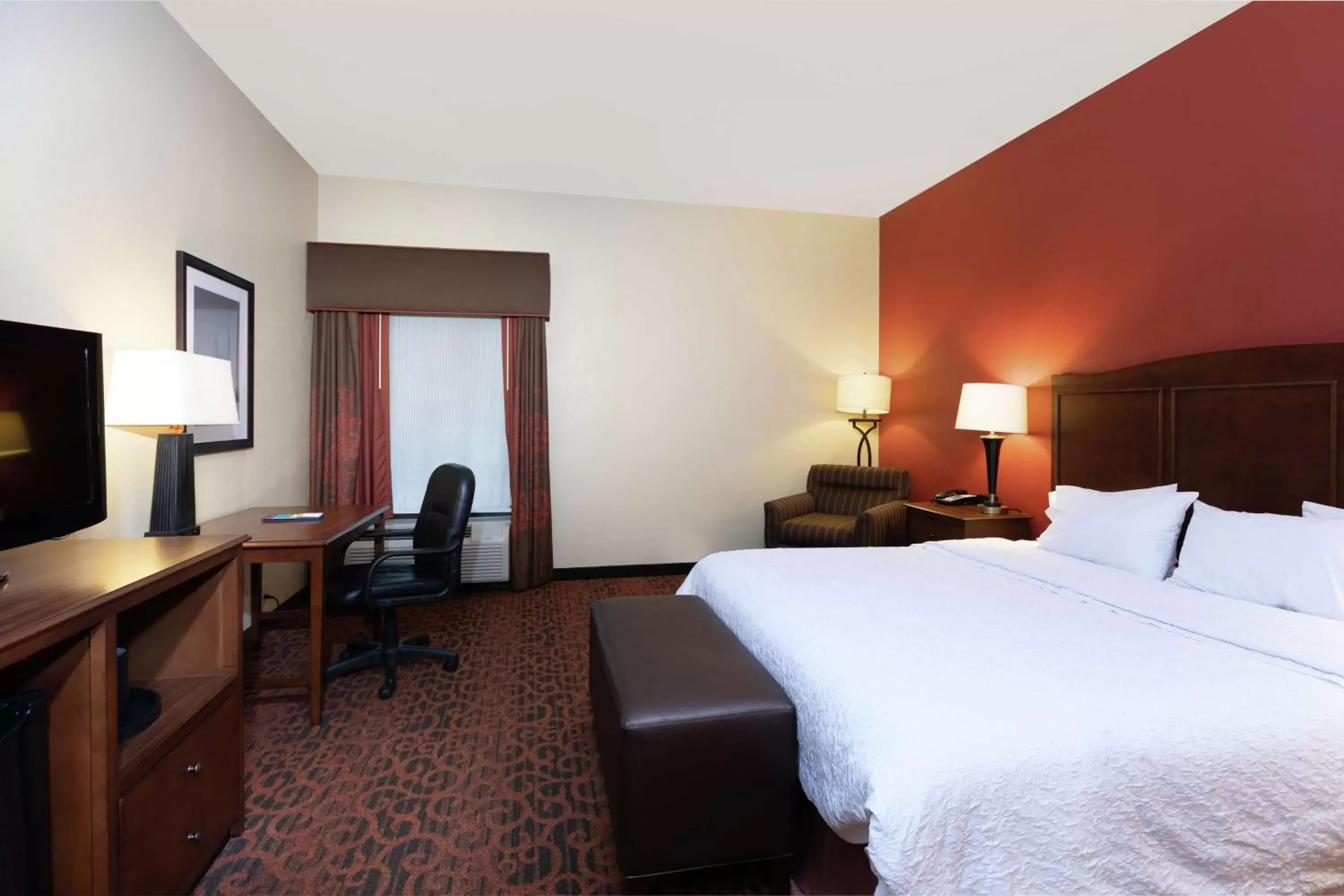 Bedroom, Bed in Hampton Inn Houma