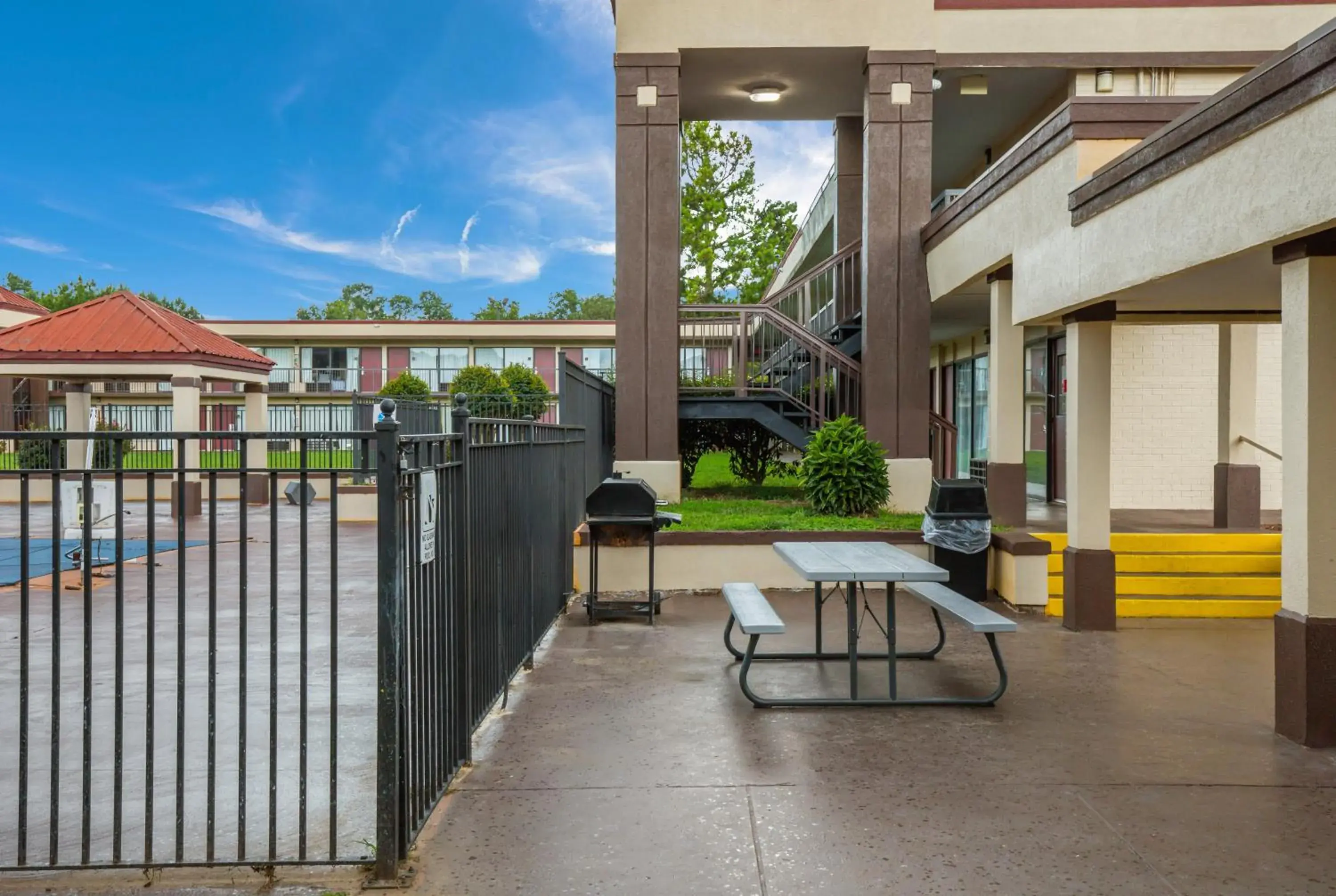 Property building in Red Roof Inn & Suites Anderson, SC