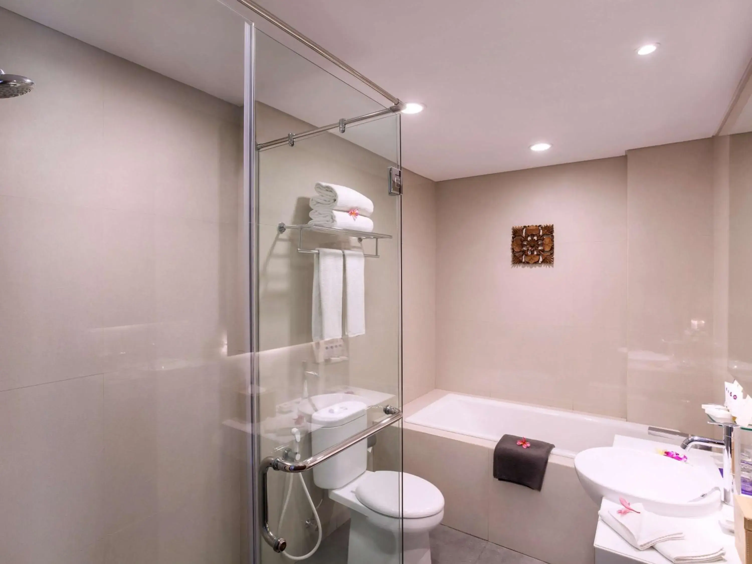 Bathroom in Grand Mercure Yogyakarta Adi Sucipto