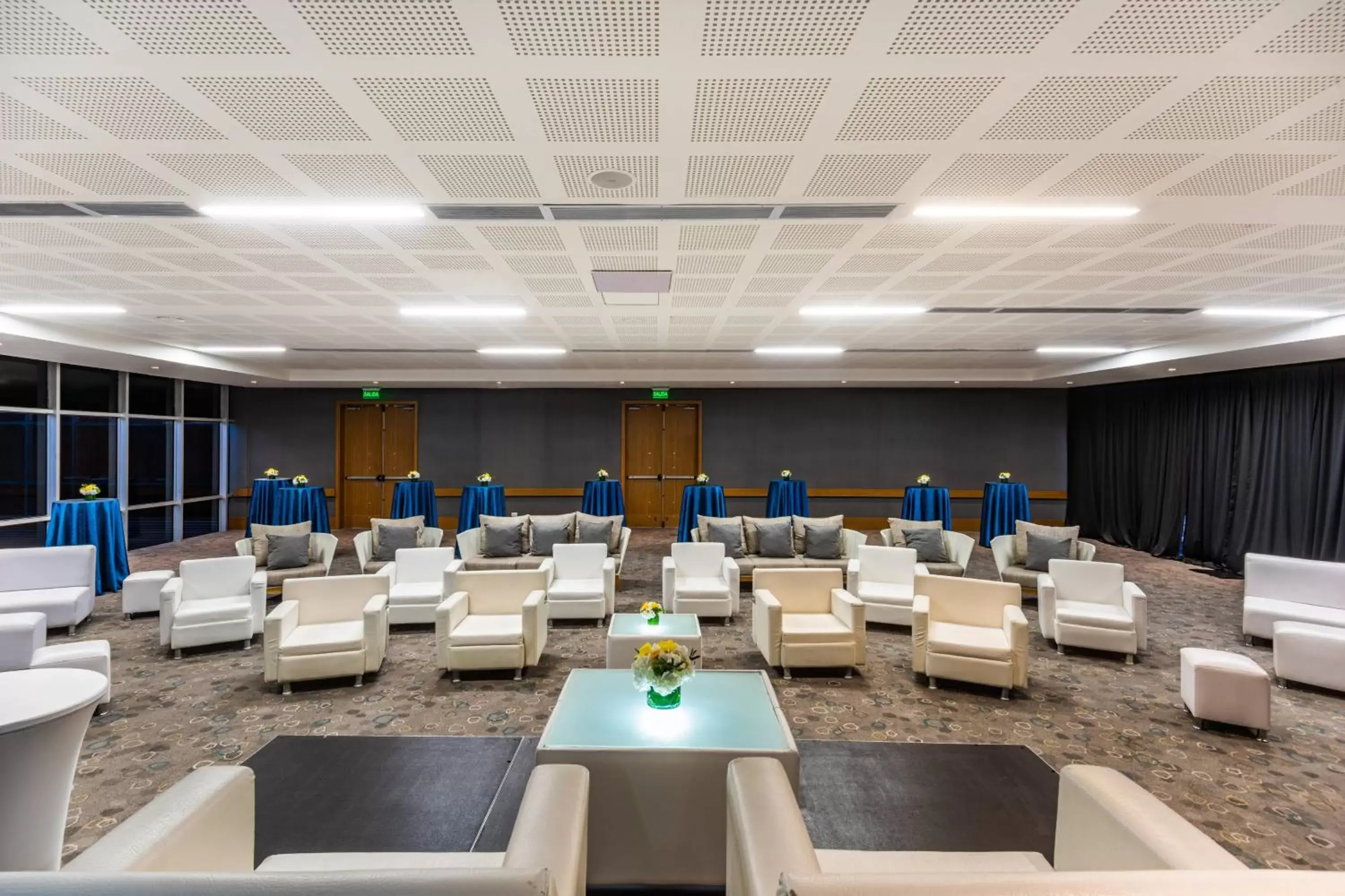 Meeting/conference room in Courtyard by Marriott Bogota Airport