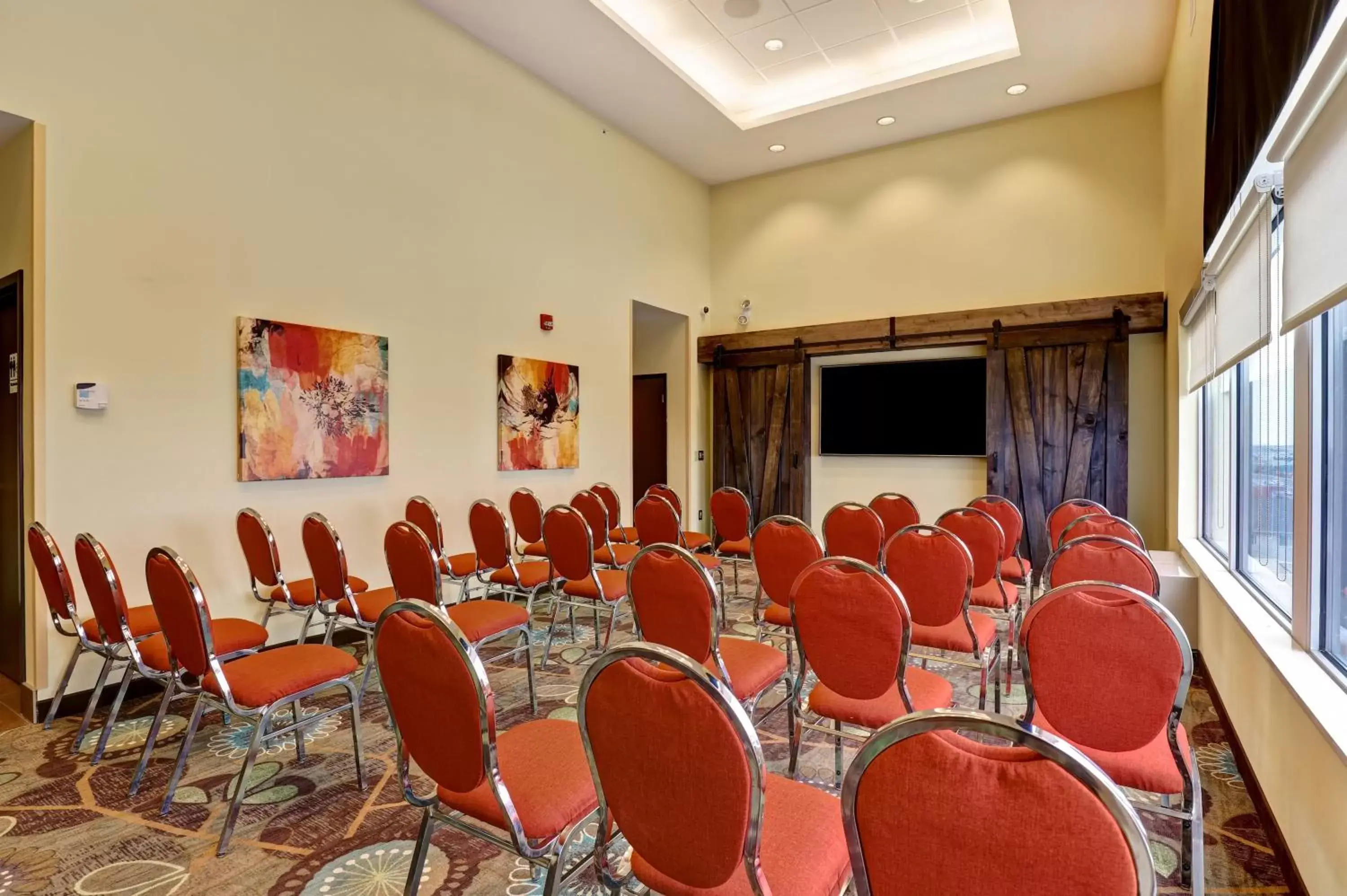 Meeting/conference room in Holiday Inn - Mississauga Toronto West, an IHG Hotel