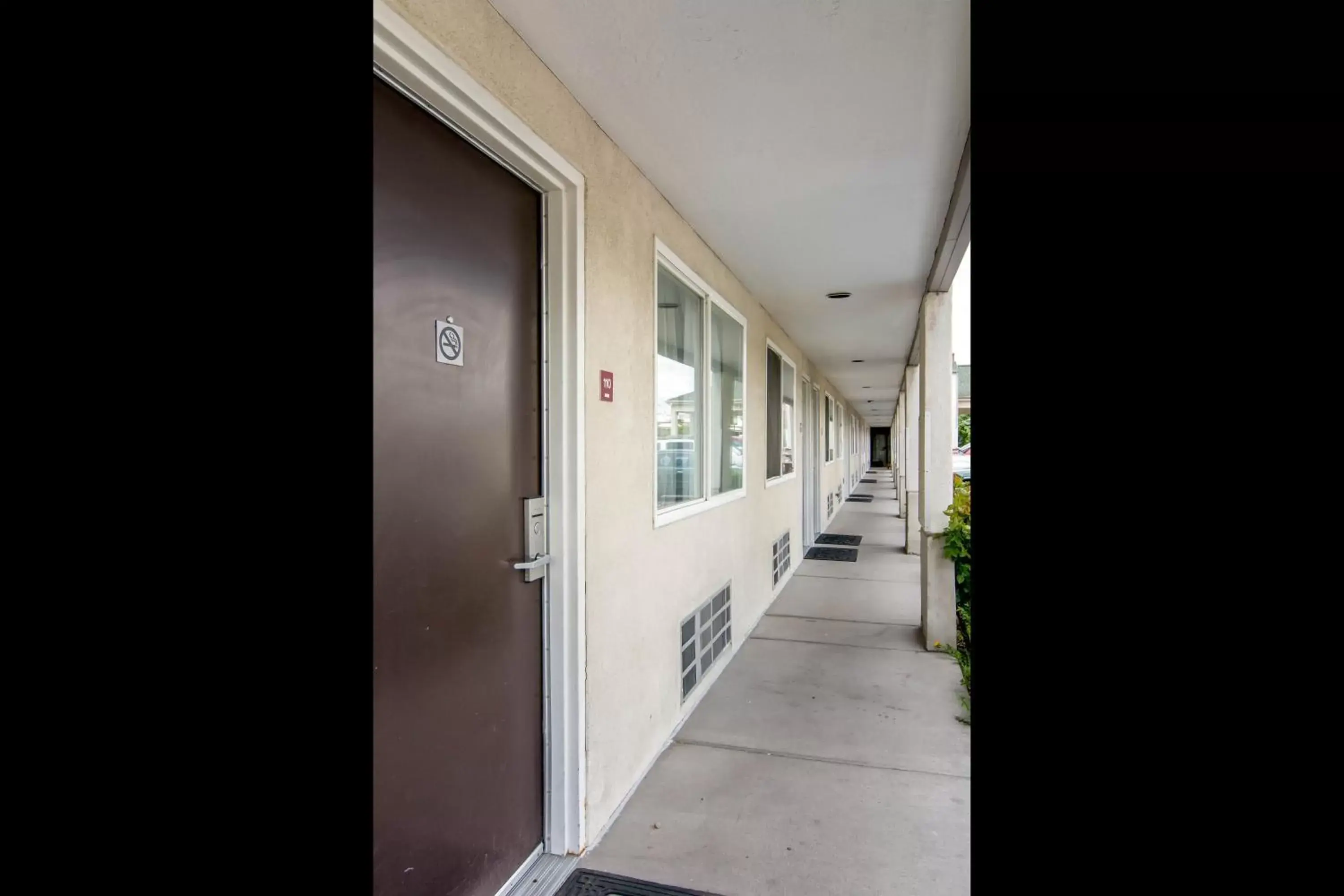 Facade/entrance, Balcony/Terrace in City Creek Inn & Suites