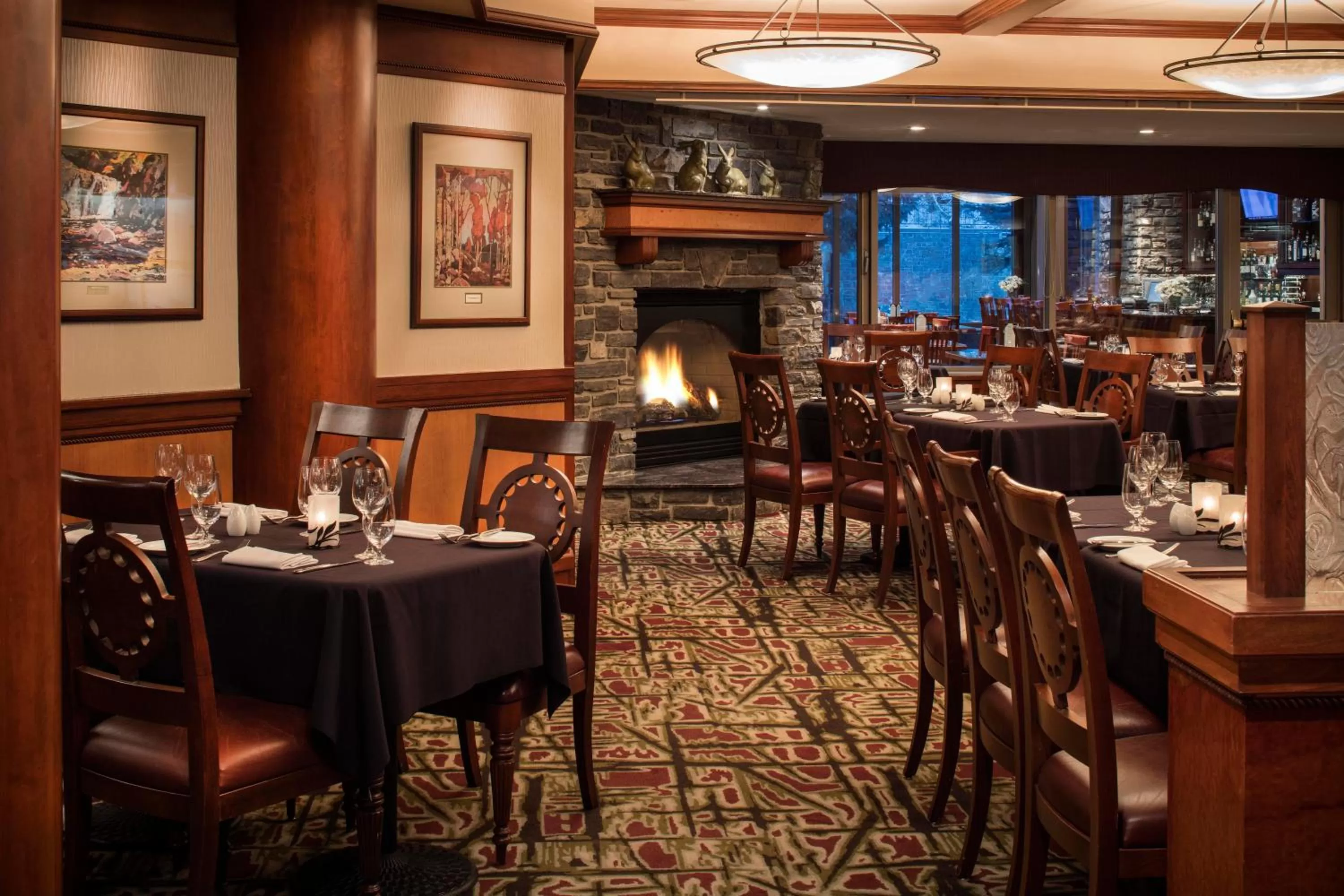 Restaurant/places to eat in Royal Canadian Lodge