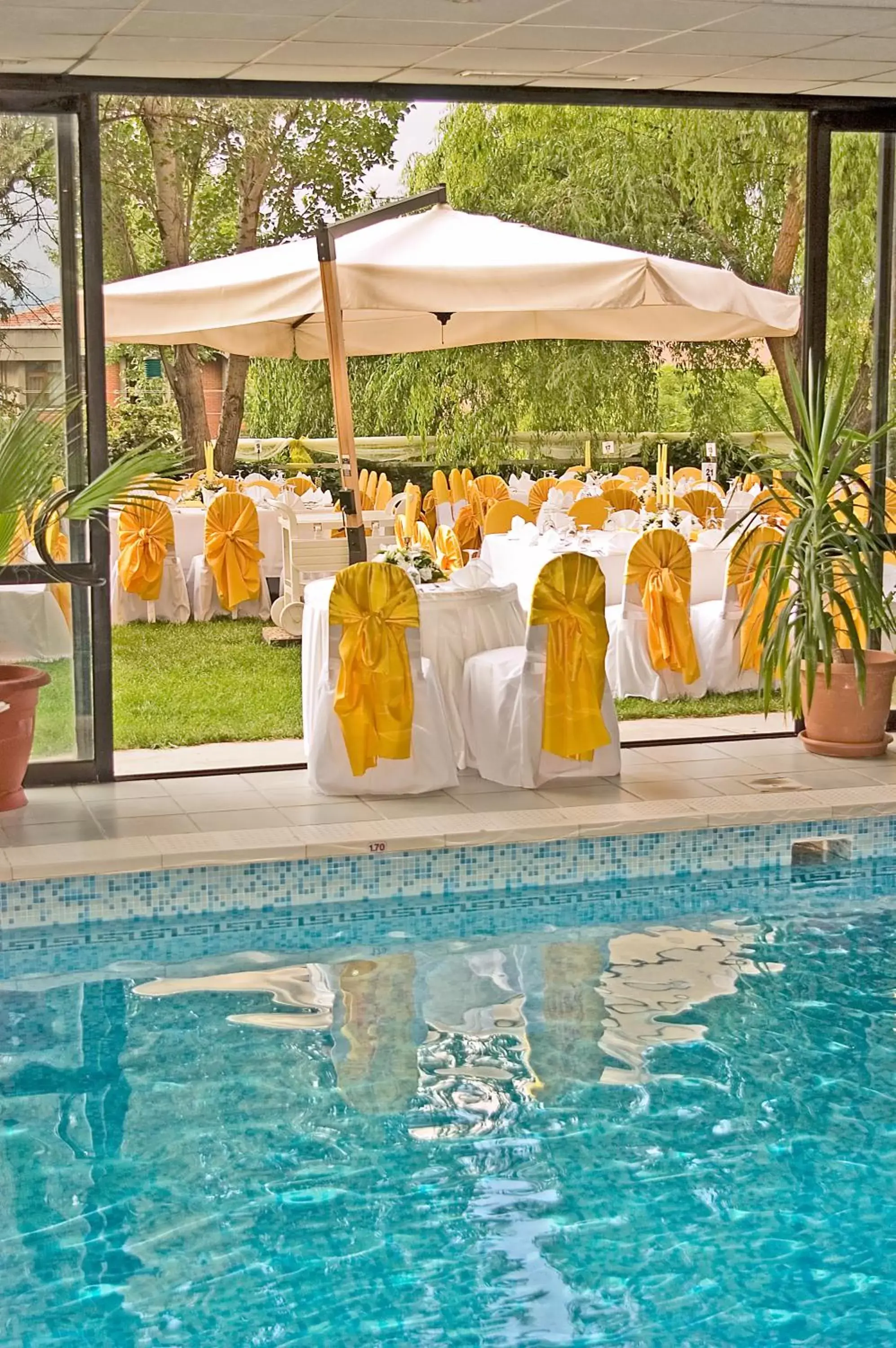Garden, Swimming Pool in Apart Hotel Best