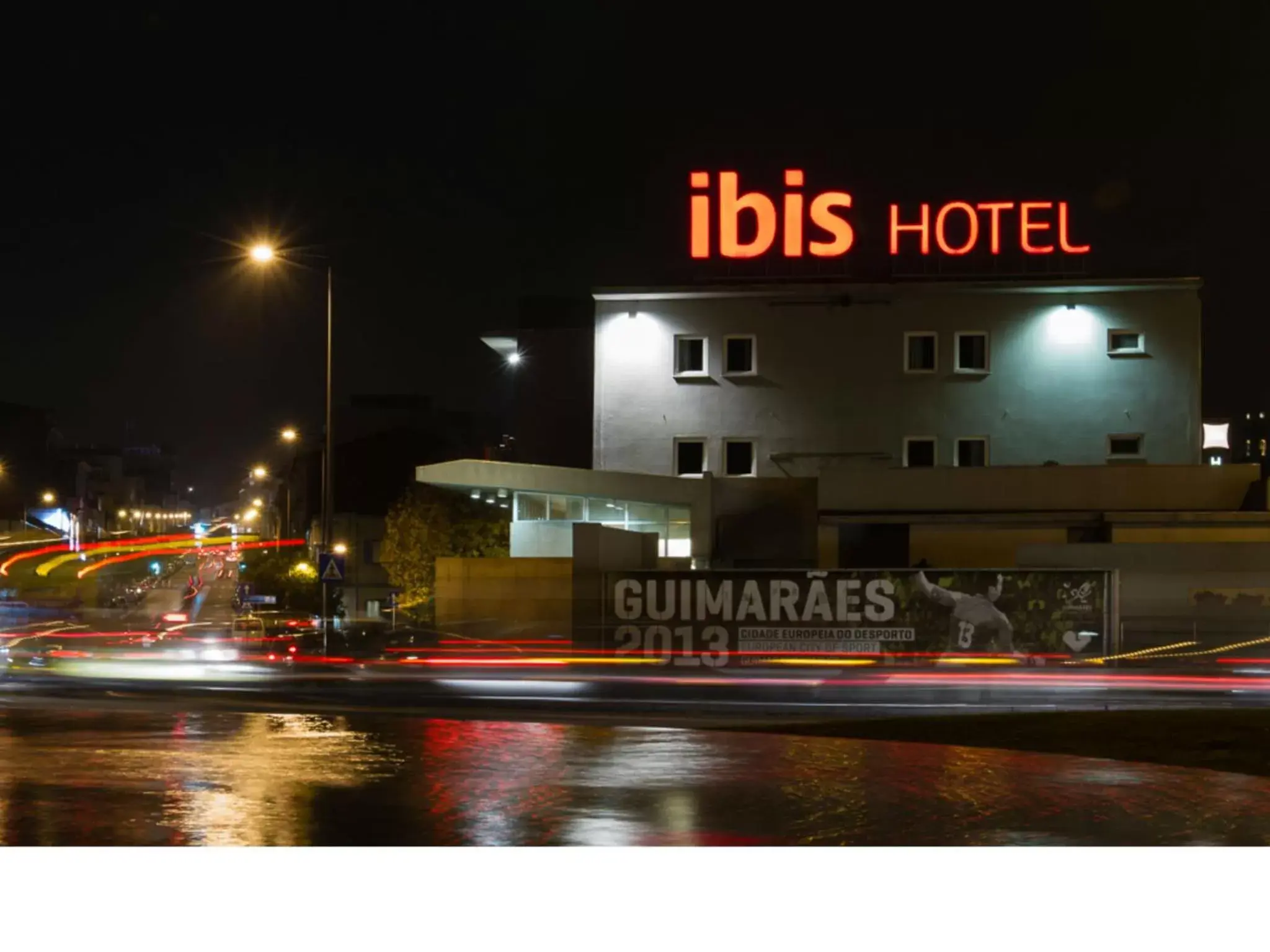 Facade/entrance, Property Building in Hotel ibis Guimaraes