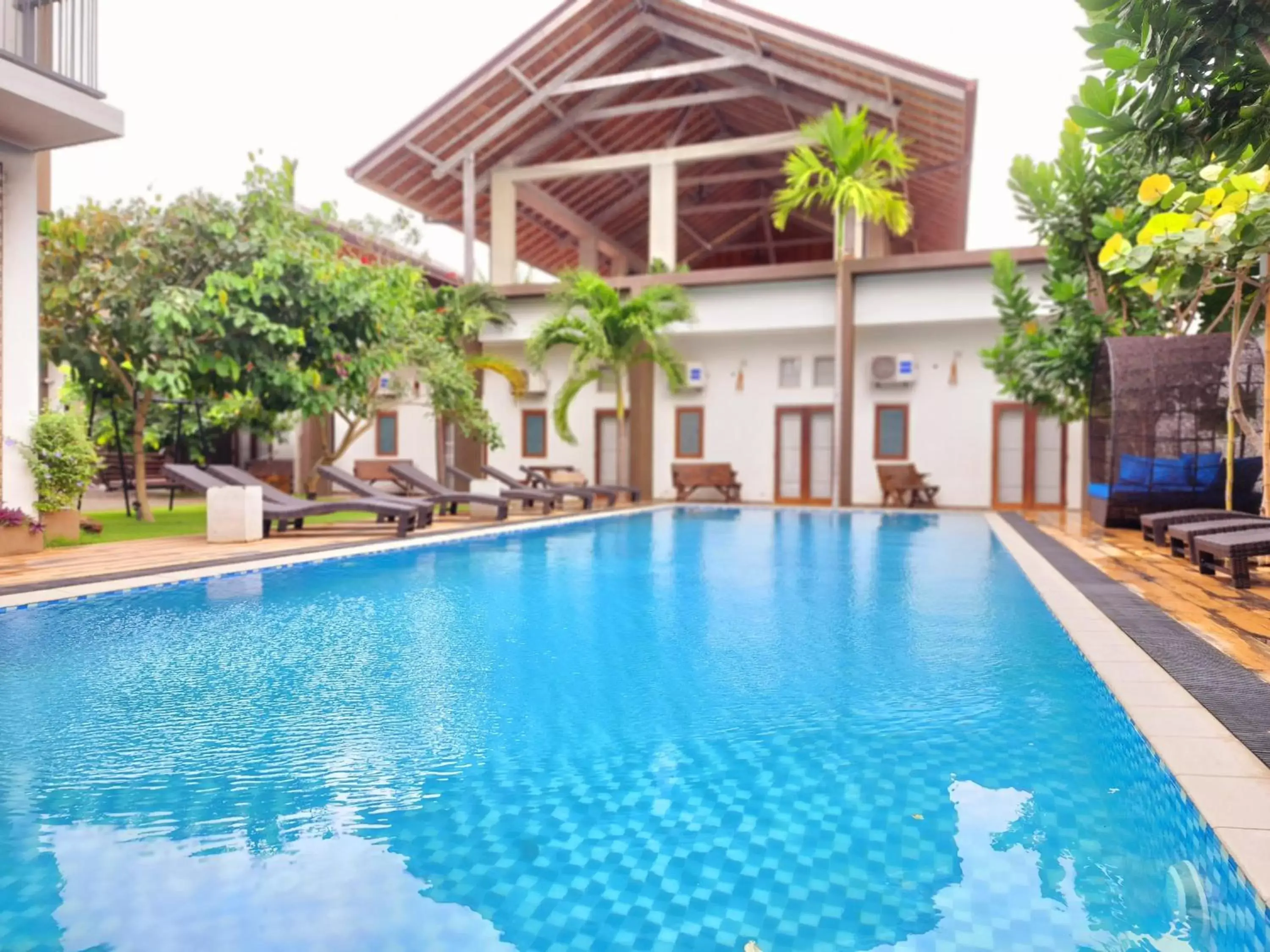 Swimming Pool in Hotel Cloud 9 Negombo