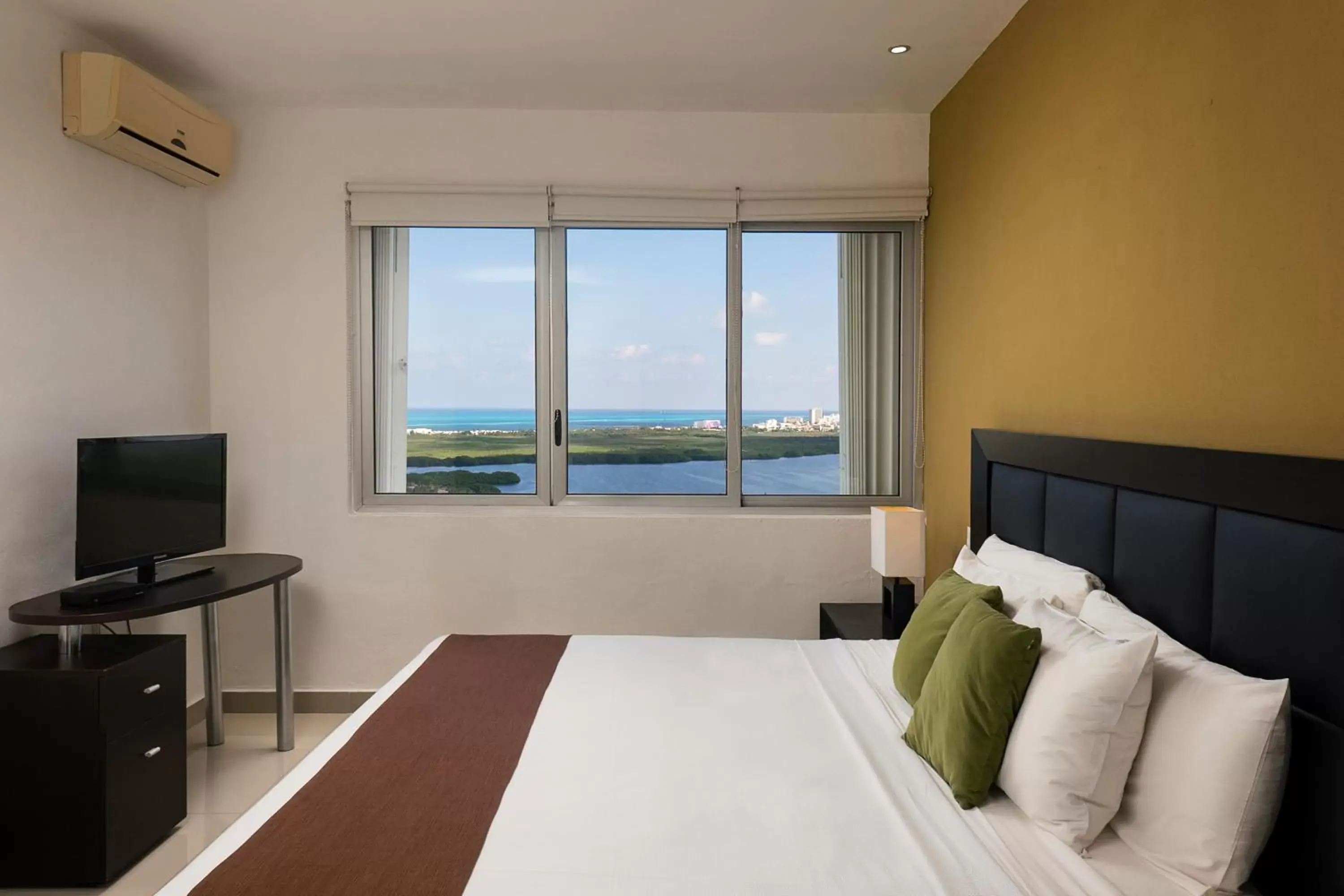 Bed in Suites Malecon Cancun