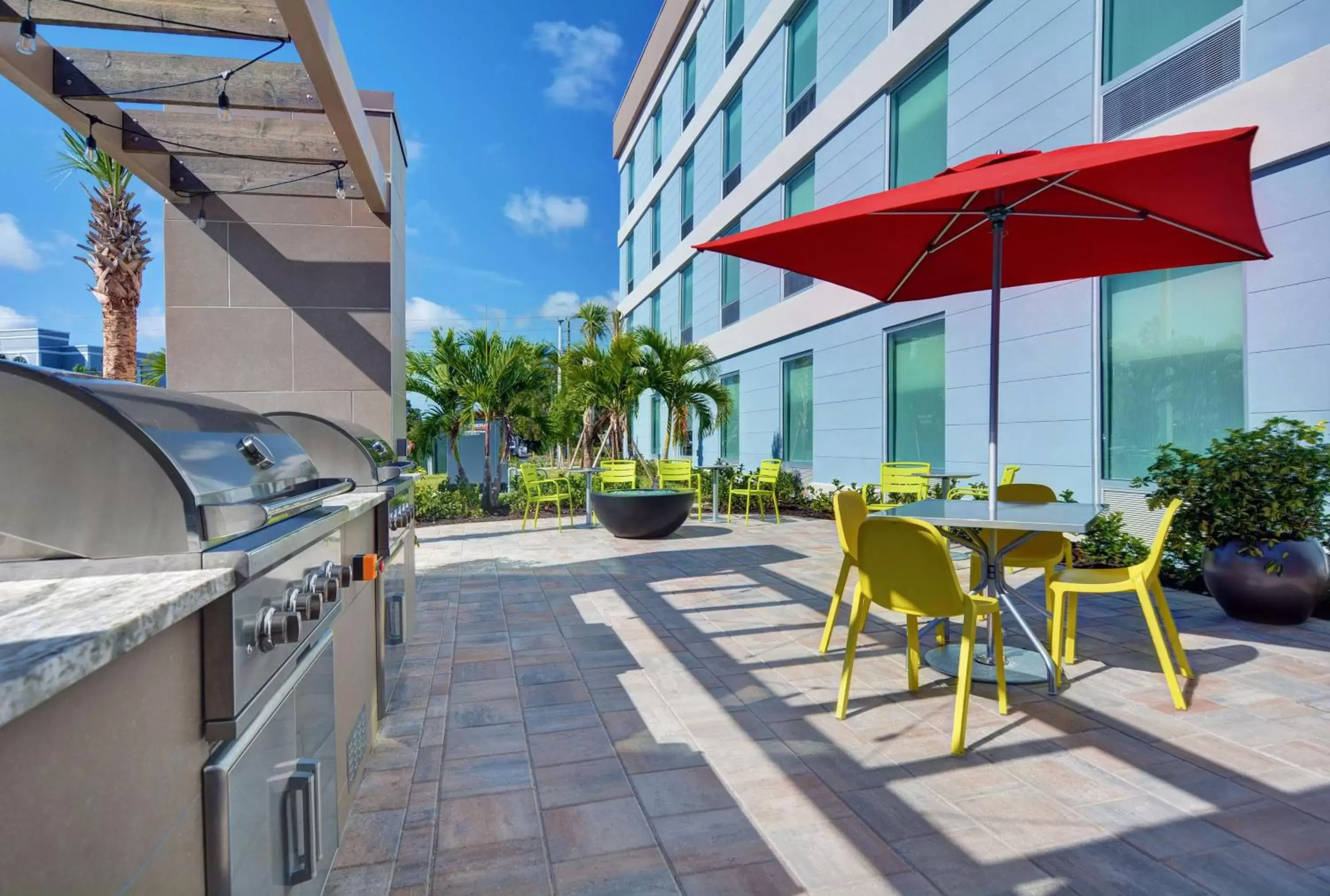 Property building in Home2 Suites by Hilton Fort Myers Colonial Blvd